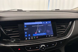punainen Opel Insignia 2020 kuva 26.