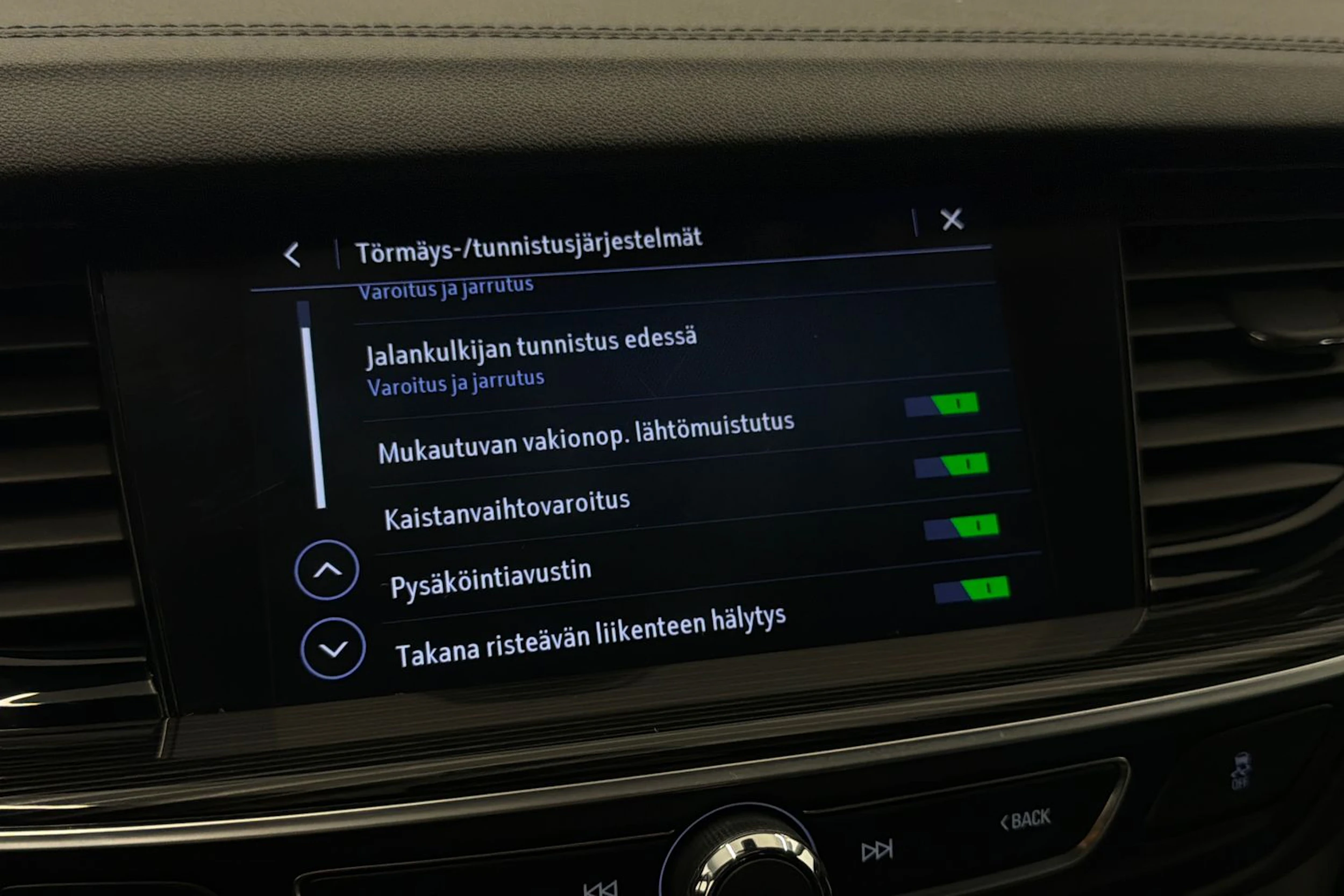 punainen Opel Insignia 2020 kuva 29.