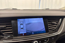 punainen Opel Insignia 2020 kuva 31.