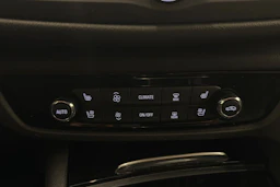punainen Opel Insignia 2020 kuva 32.