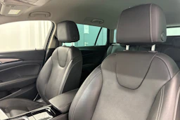 punainen Opel Insignia 2020 kuva 33.