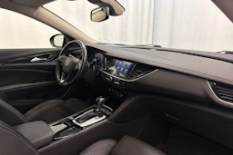punainen Opel Insignia 2020 kuva 34.