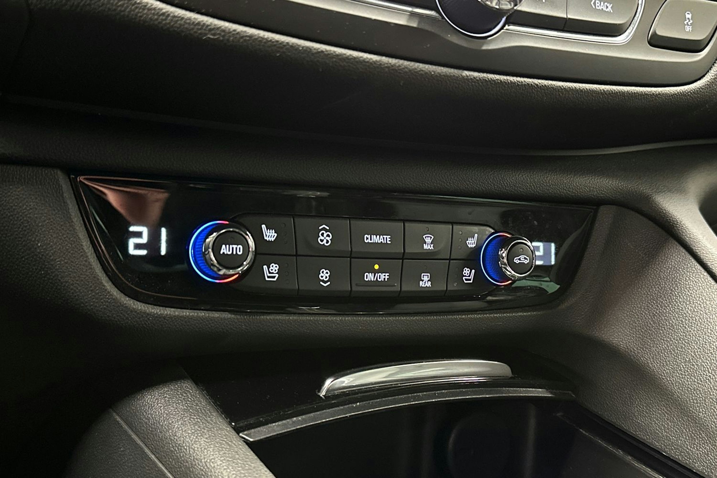 harmaa Opel Insignia 2020 kuva 22.