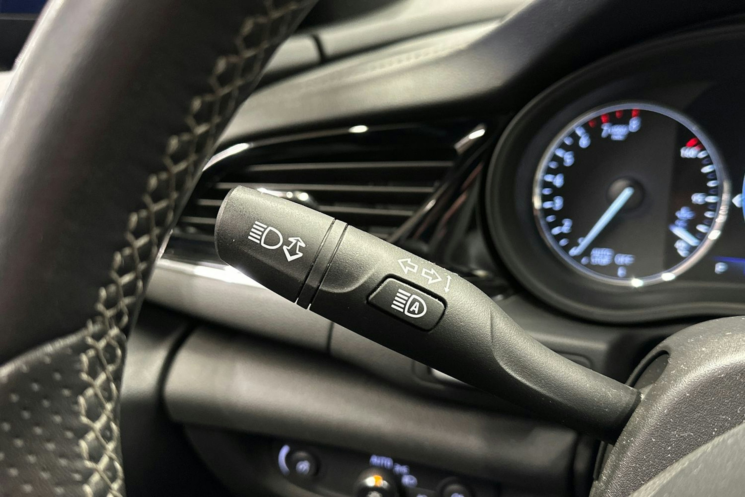 harmaa Opel Insignia 2020 kuva 27.