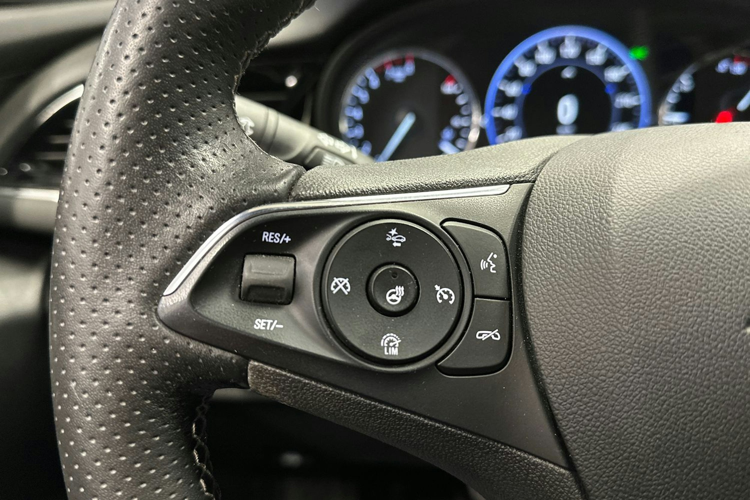 harmaa Opel Insignia 2020 kuva 29.