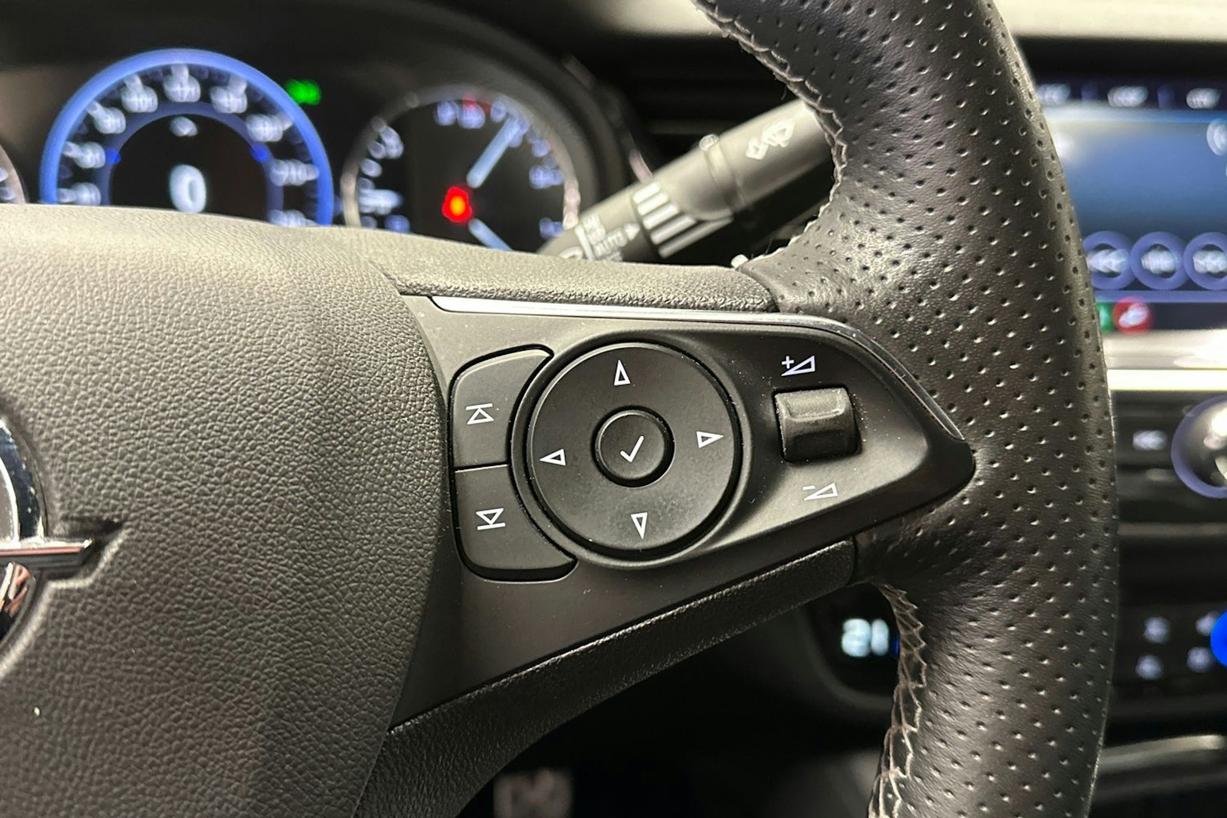 harmaa Opel Insignia 2020 kuva 30.