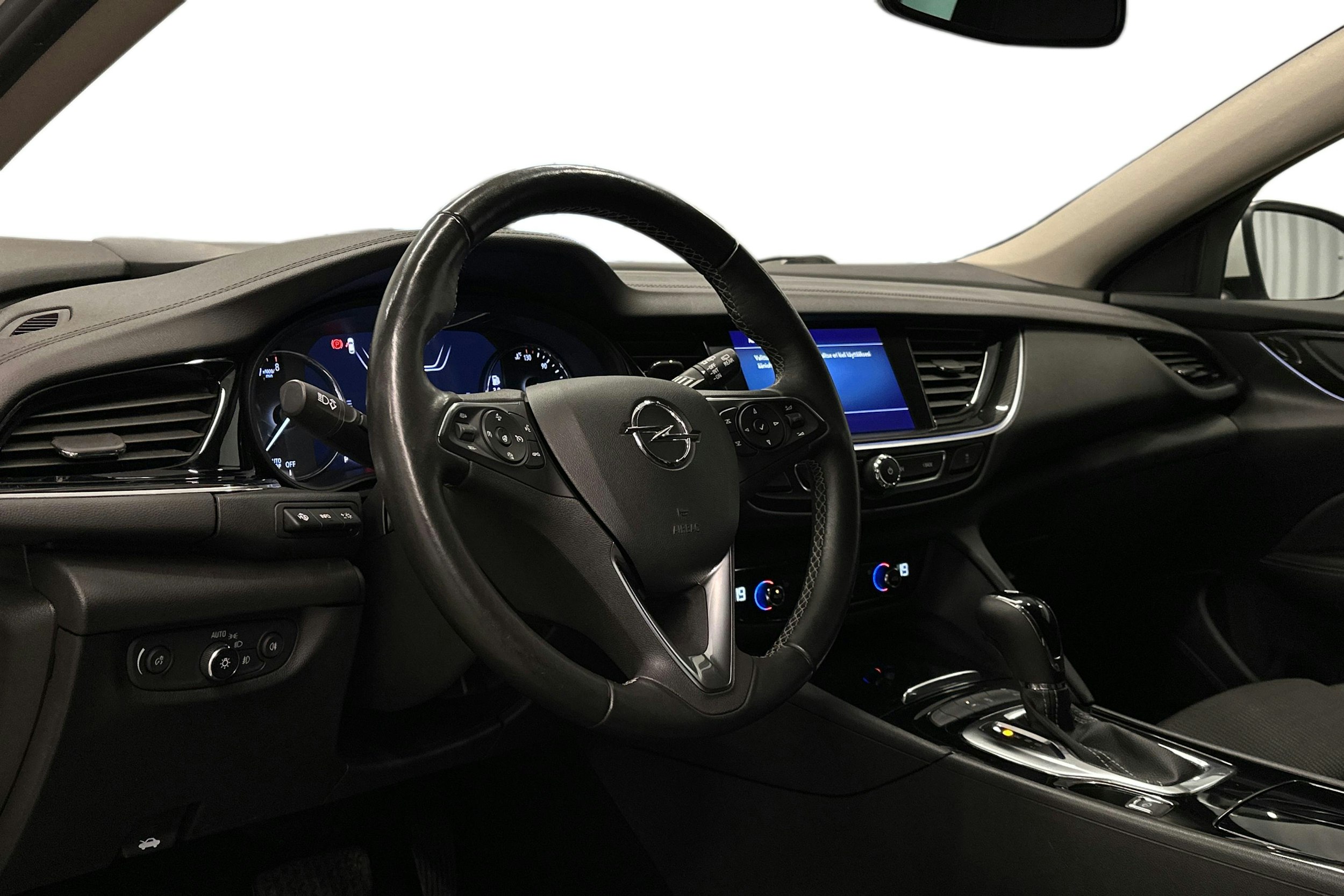 valkoinen Opel Insignia 2020 kuva 7.