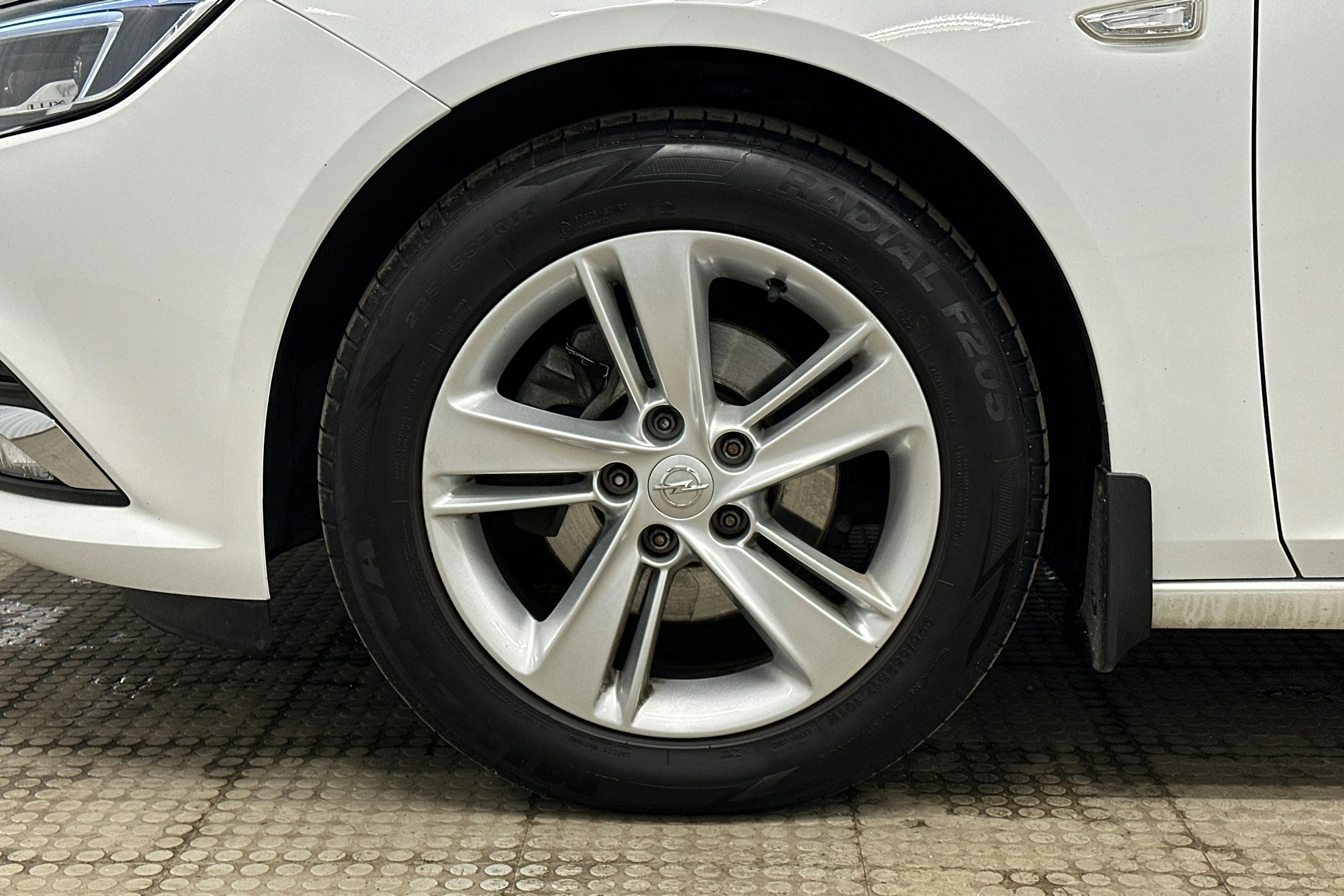 valkoinen Opel Insignia 2020 kuva 11.