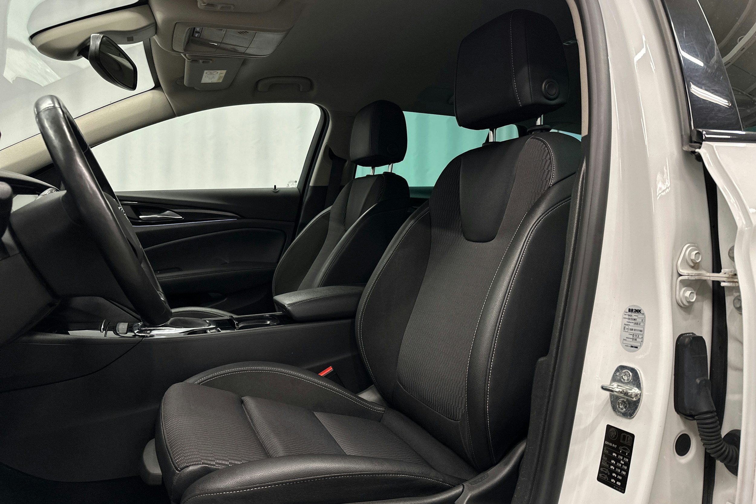 valkoinen Opel Insignia 2020 kuva 17.