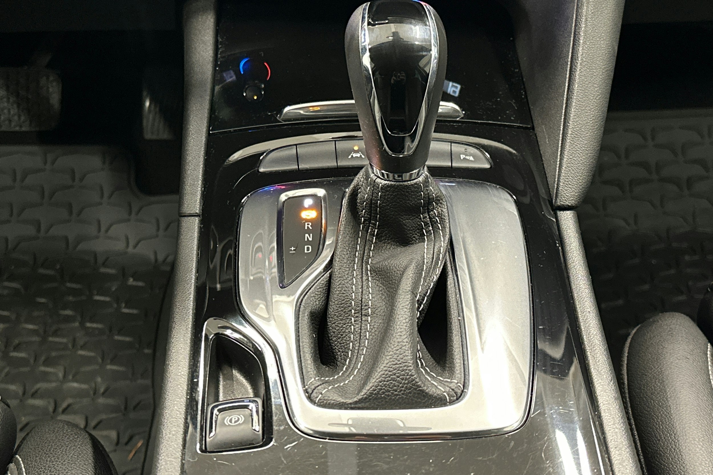 valkoinen Opel Insignia 2020 kuva 20.