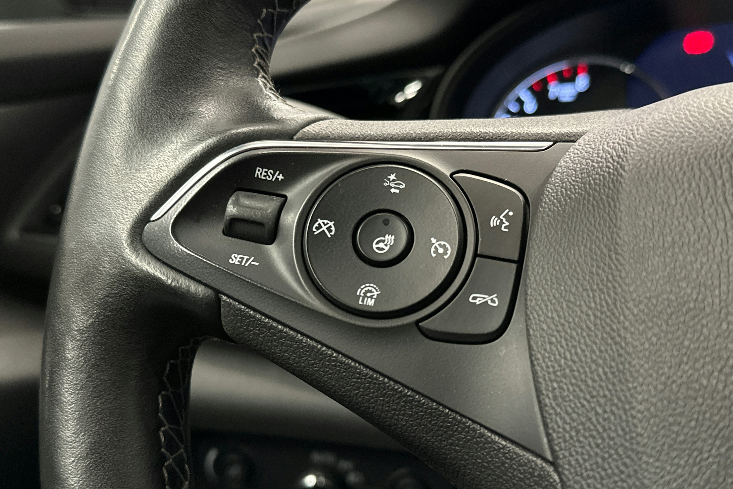 valkoinen Opel Insignia 2020 kuva 22.