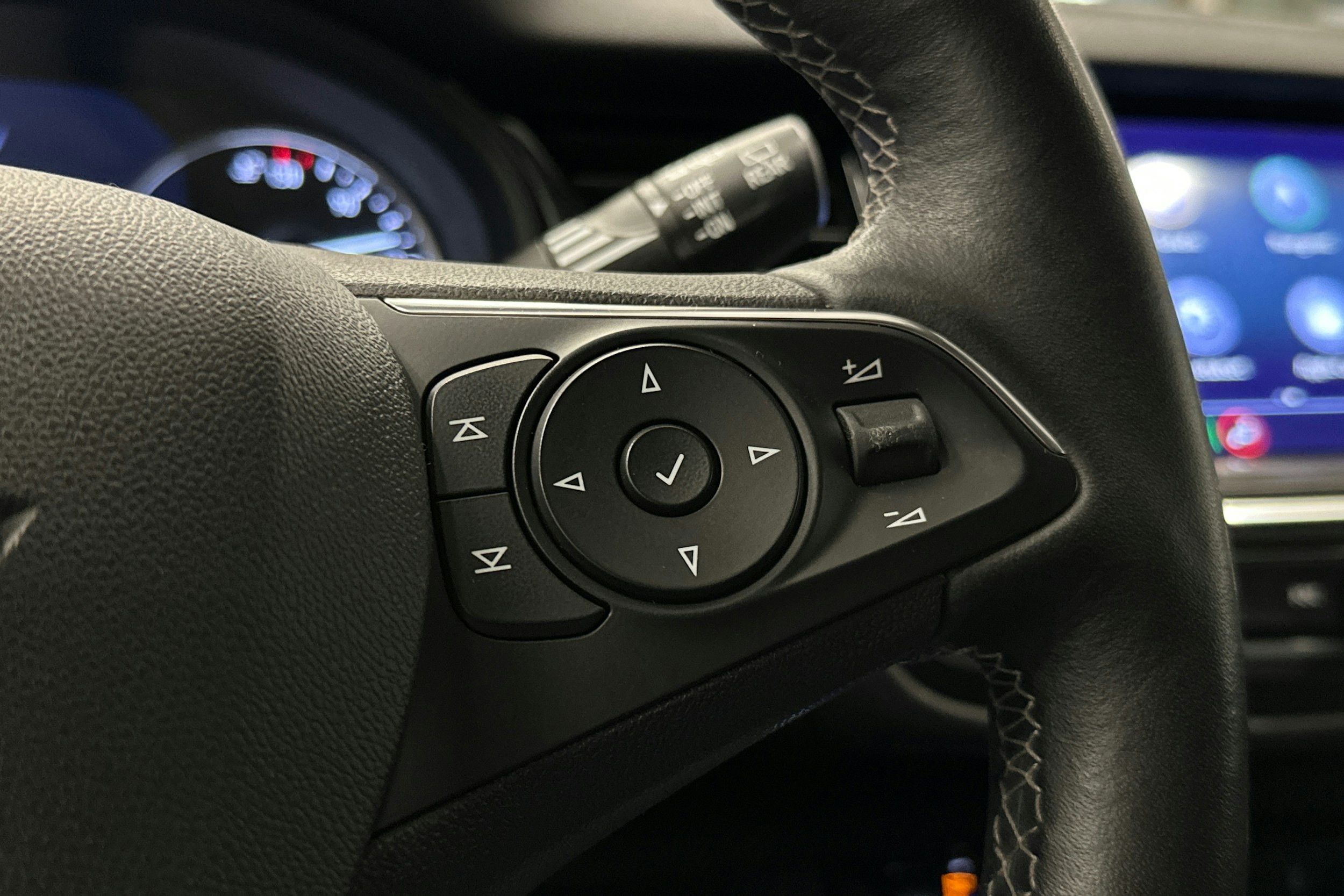 valkoinen Opel Insignia 2020 kuva 23.