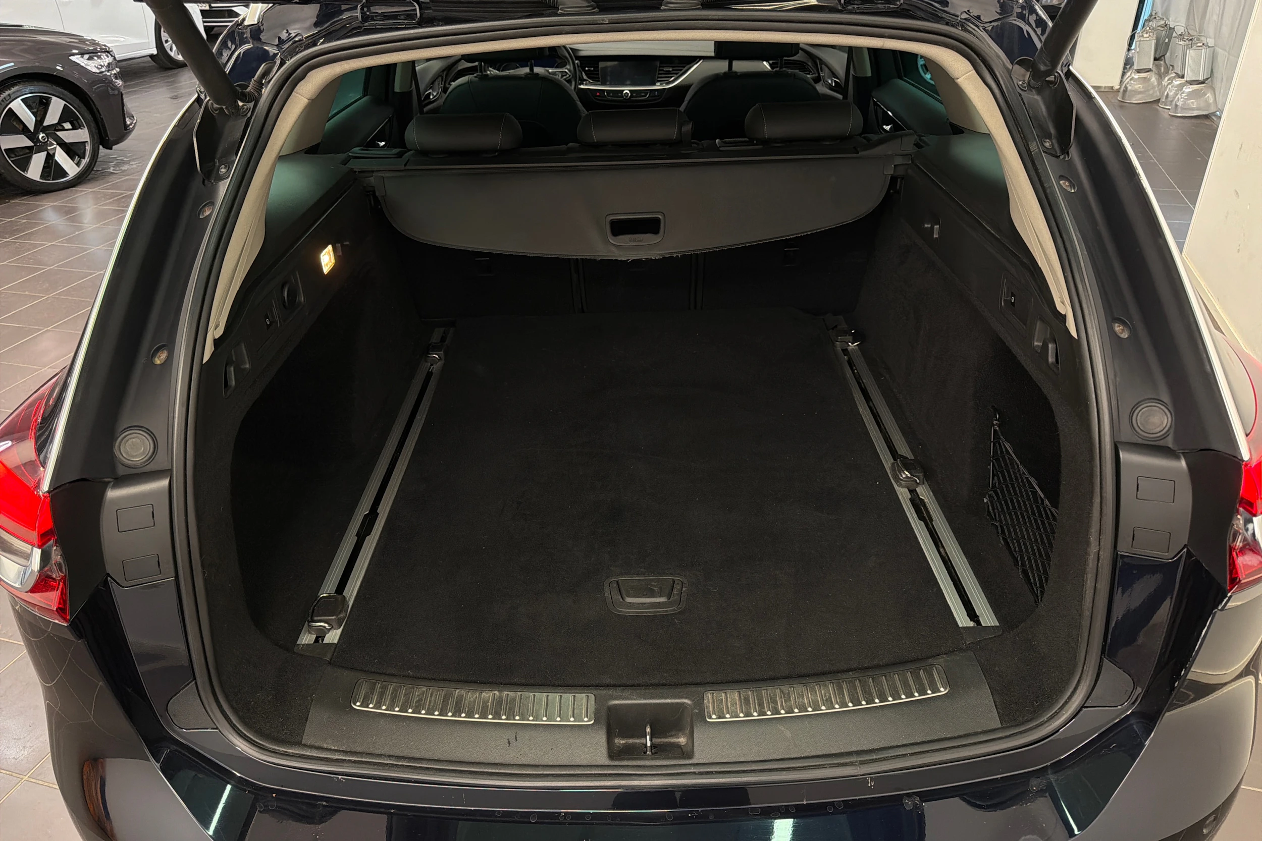 sininen Opel Insignia 2020 kuva 11.