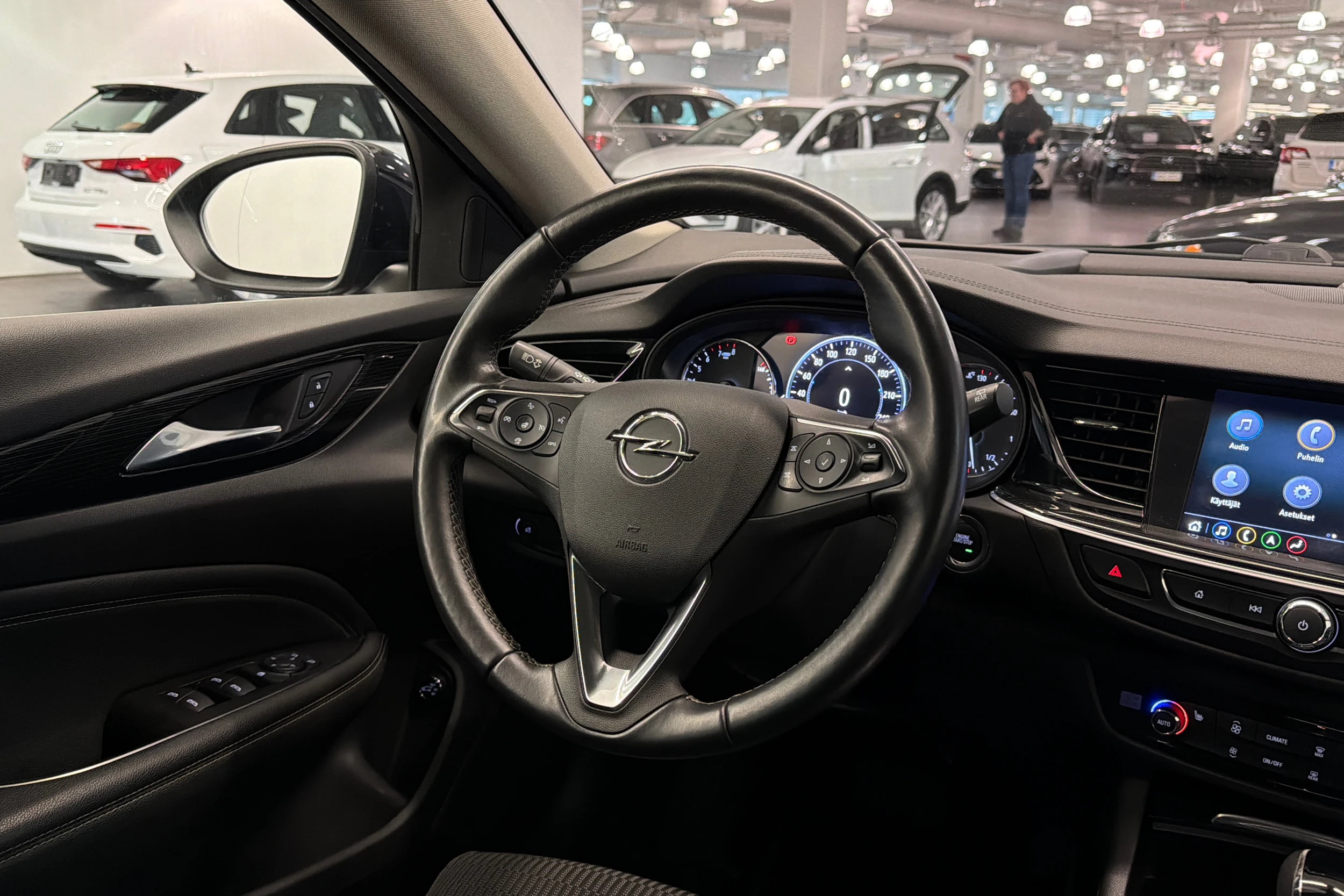 sininen Opel Insignia 2020 kuva 13.
