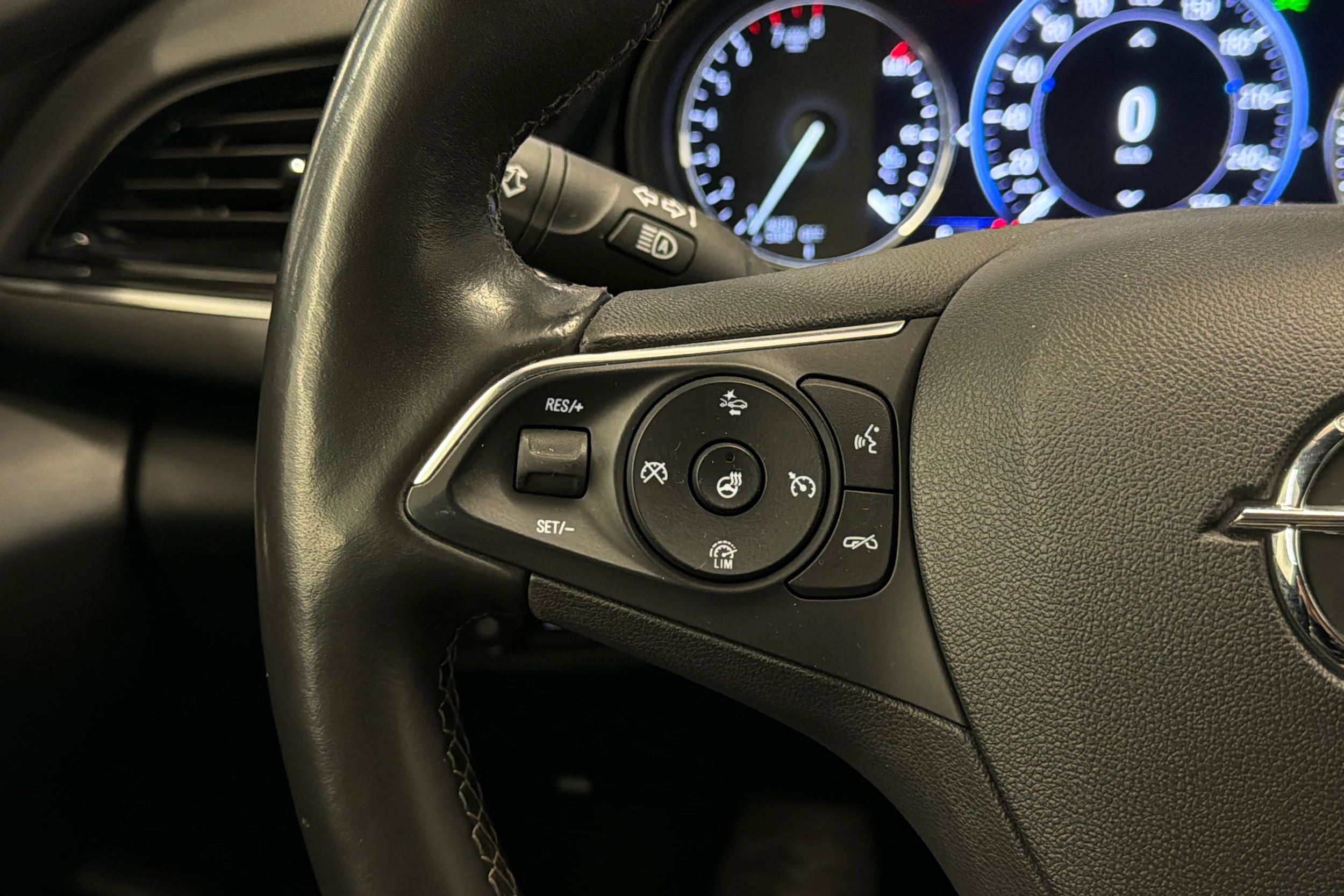 sininen Opel Insignia 2020 kuva 14.