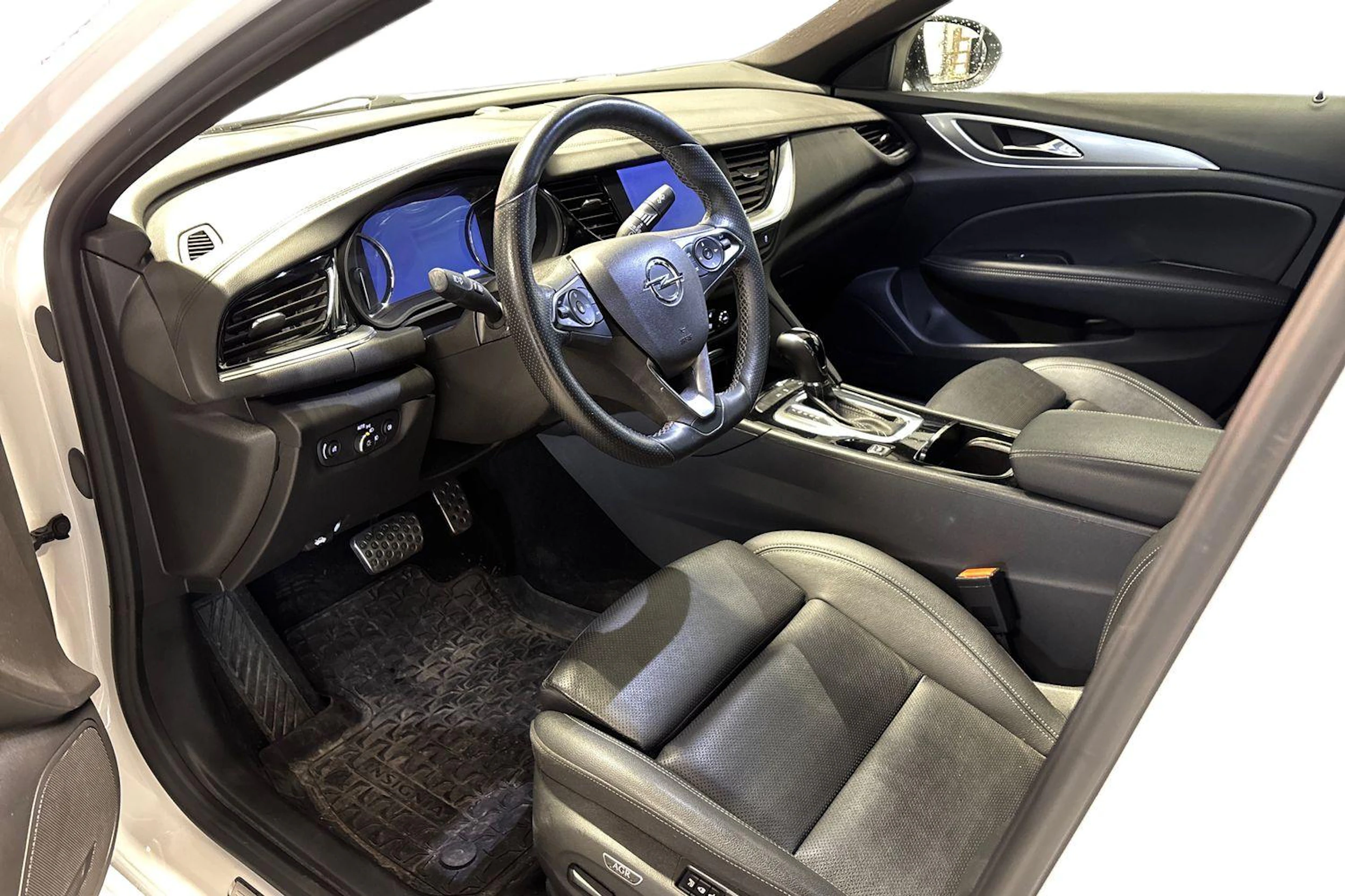 valkoinen Opel Insignia 2020 kuva 3.