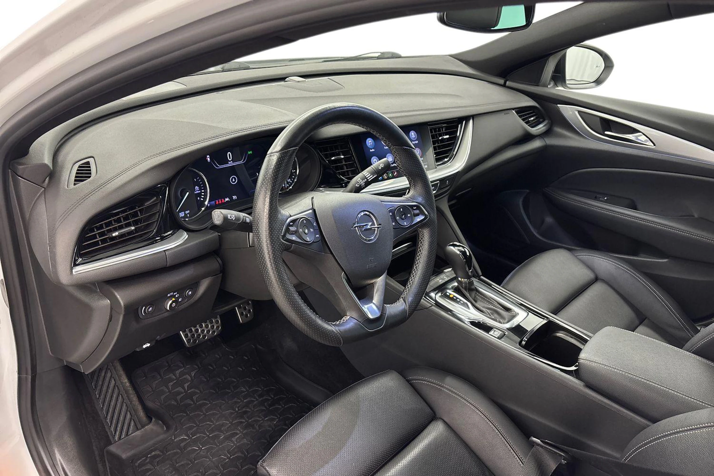 valkoinen Opel Insignia 2020 kuva 8.
