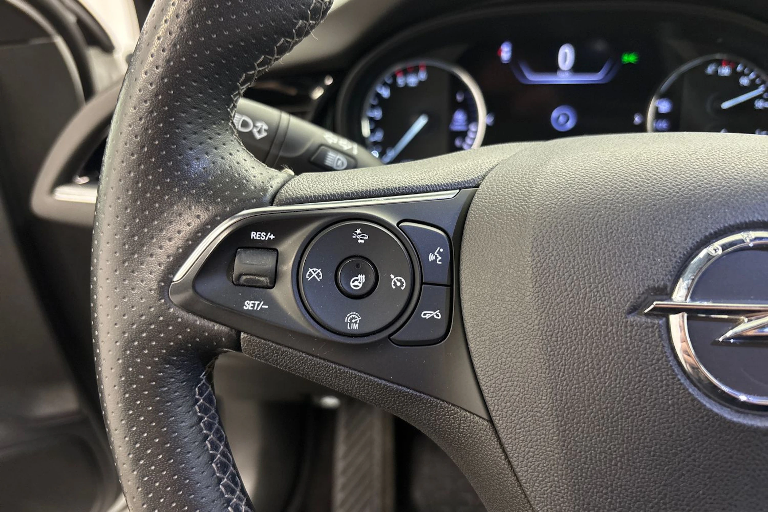 valkoinen Opel Insignia 2020 kuva 15.