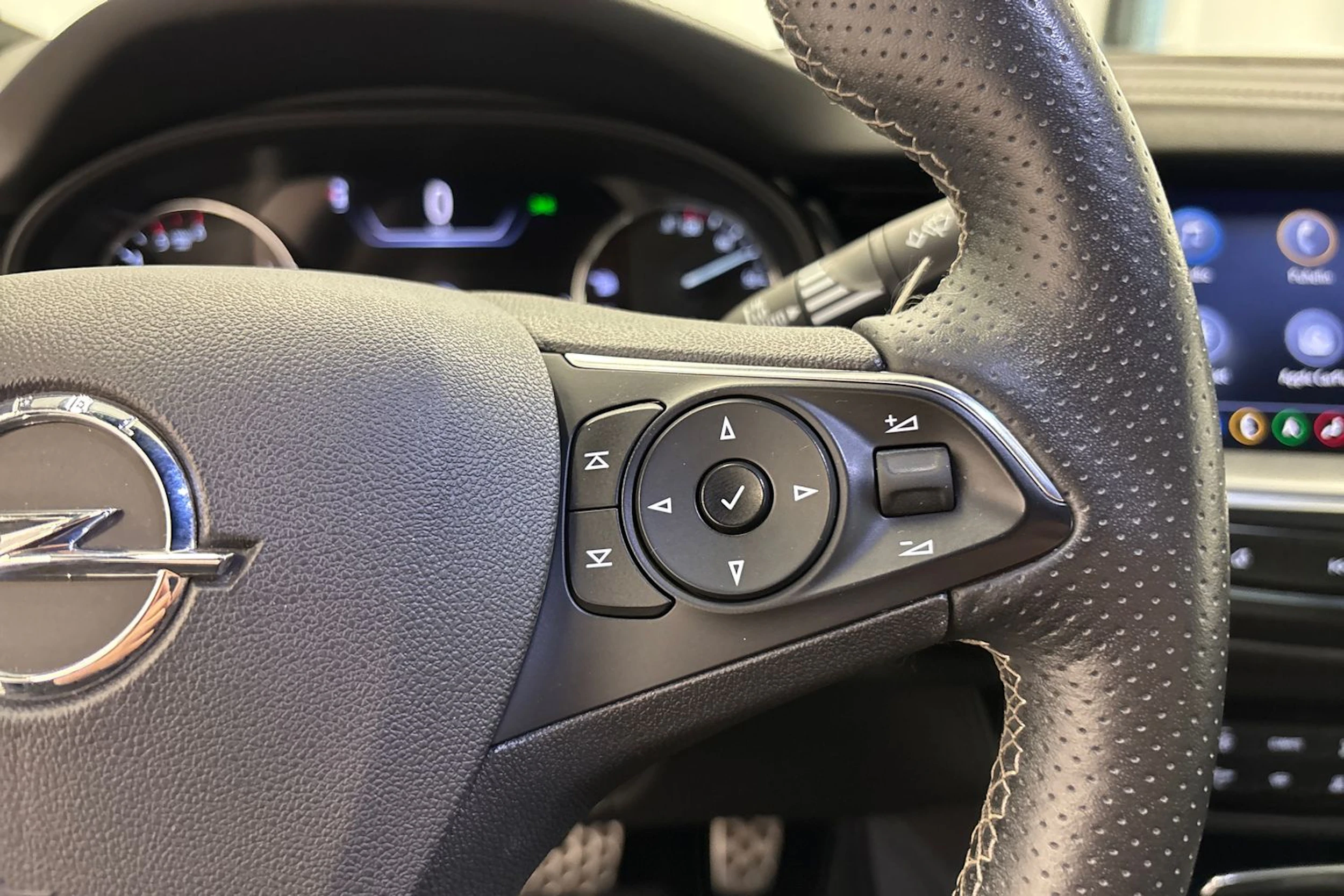 valkoinen Opel Insignia 2020 kuva 16.