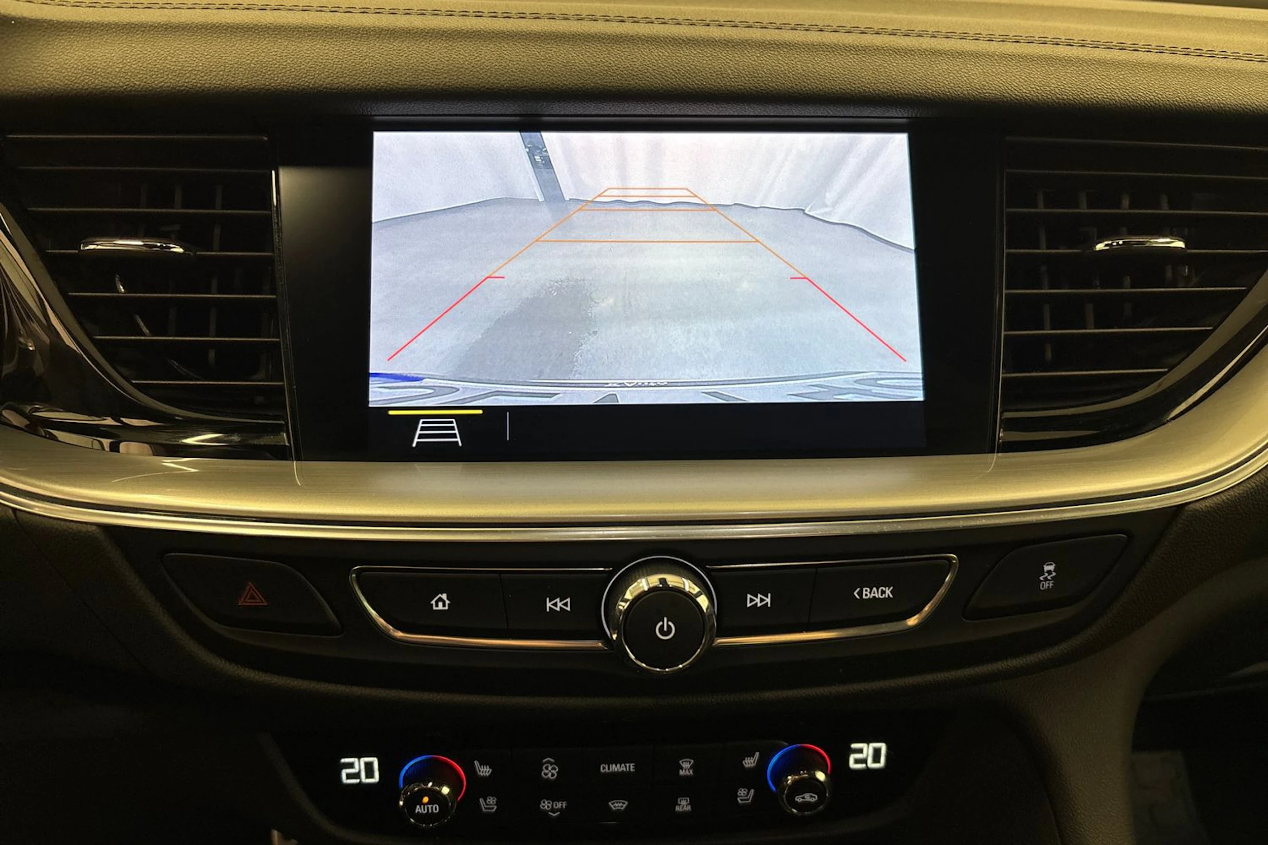 valkoinen Opel Insignia 2020 kuva 20.