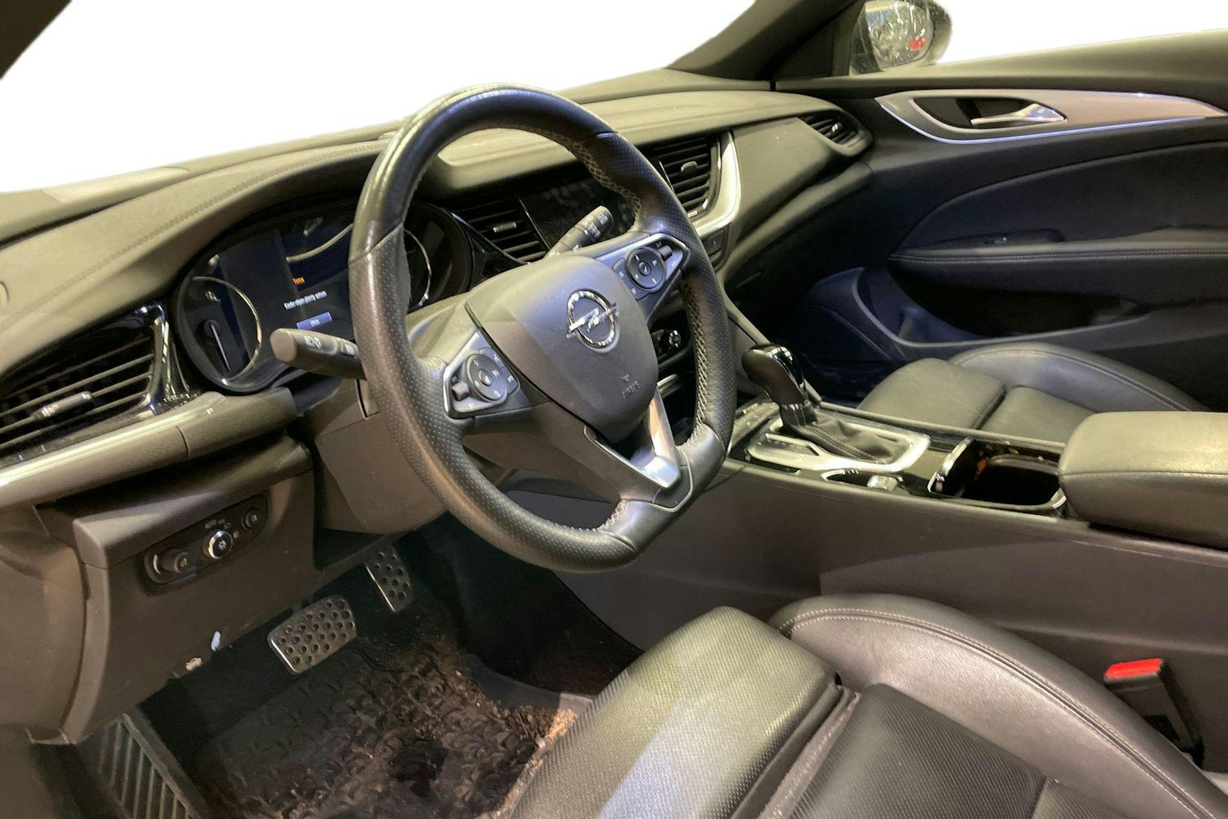 Harmaa Opel Insignia 2020 kuva 3.