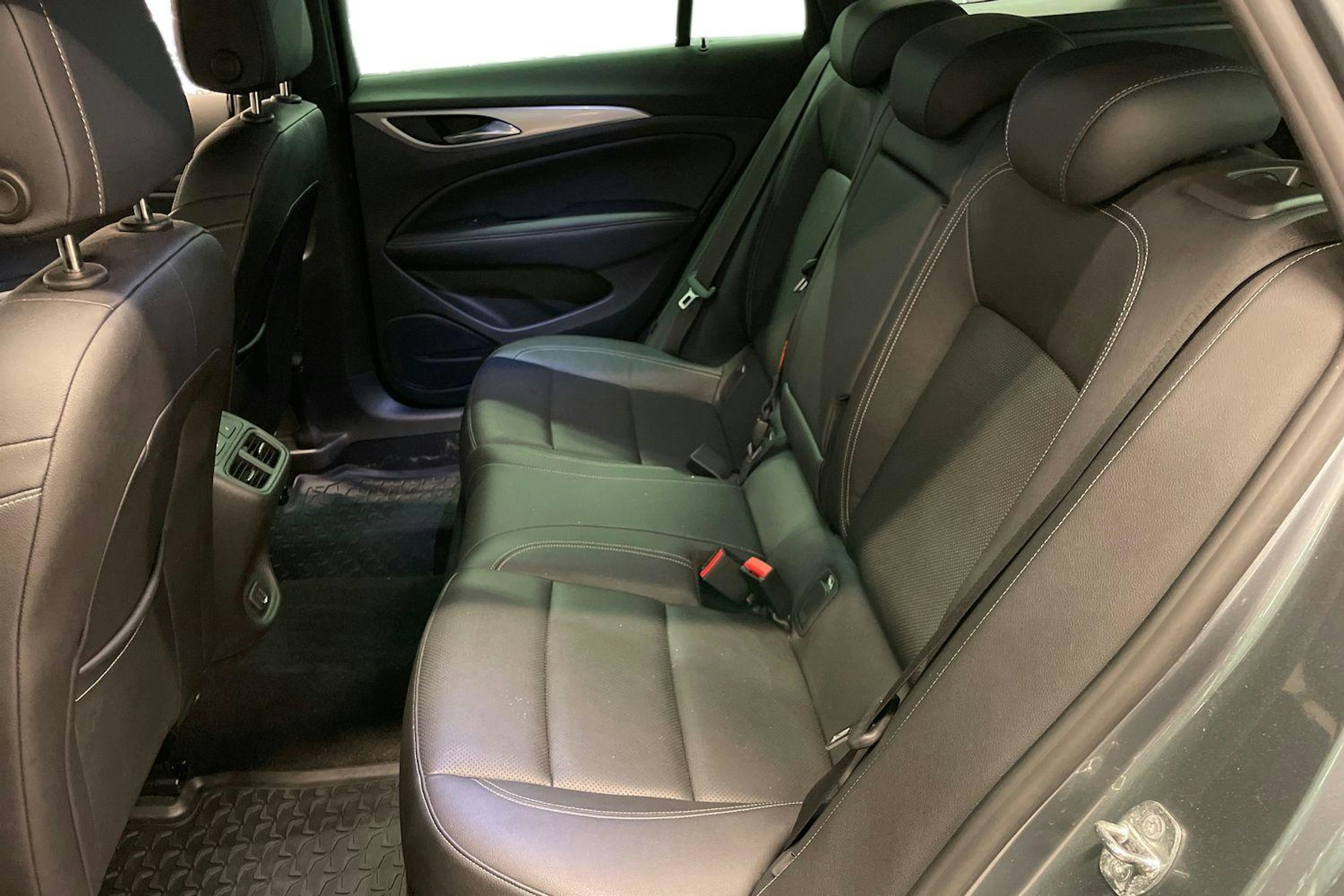 Harmaa Opel Insignia 2021 kuva 10.