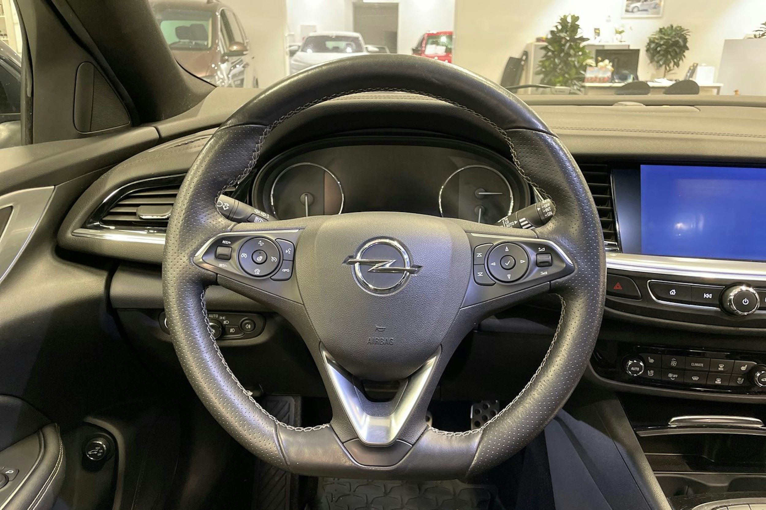 Harmaa Opel Insignia 2021 kuva 14.