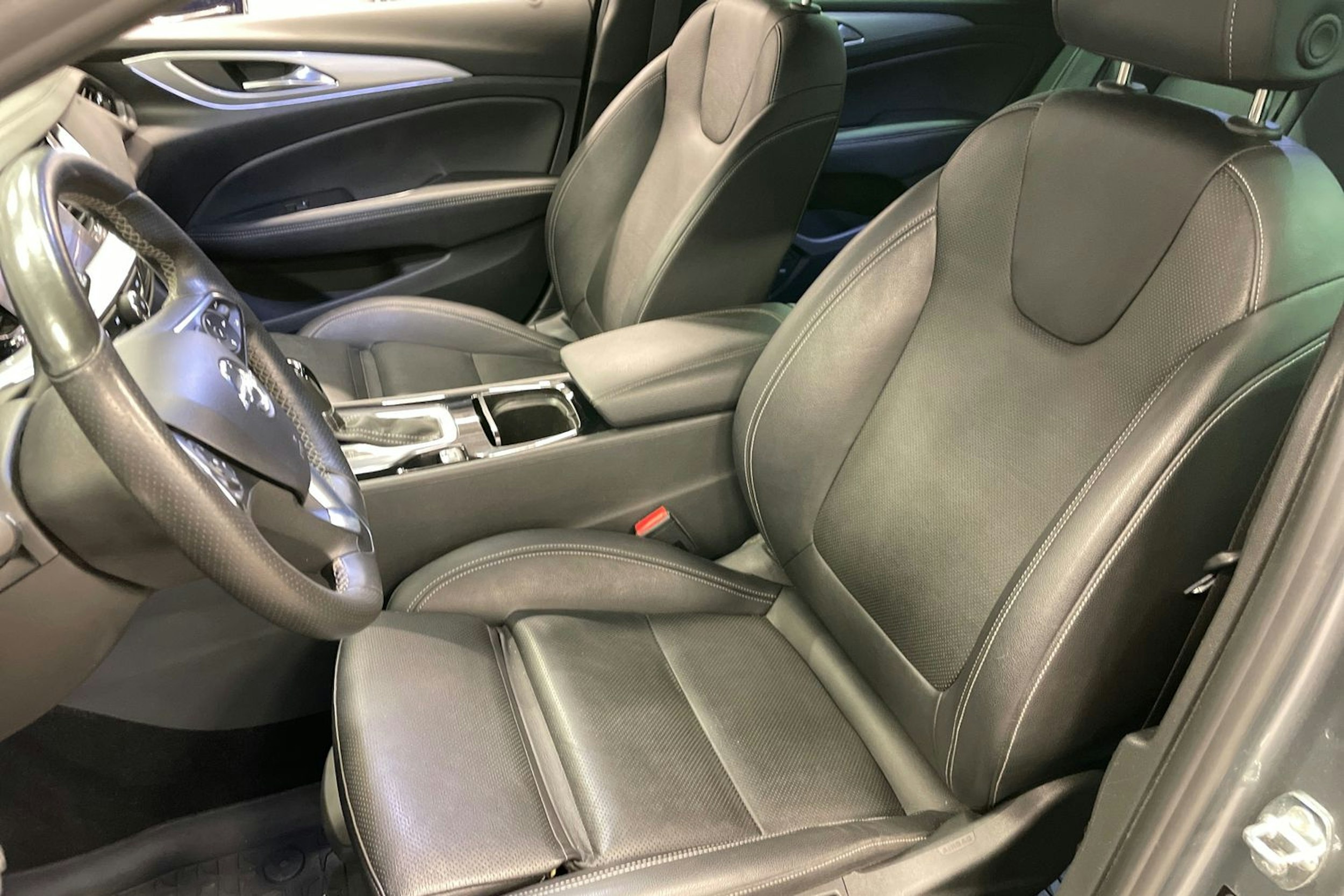 Harmaa Opel Insignia 2021 kuva 17.