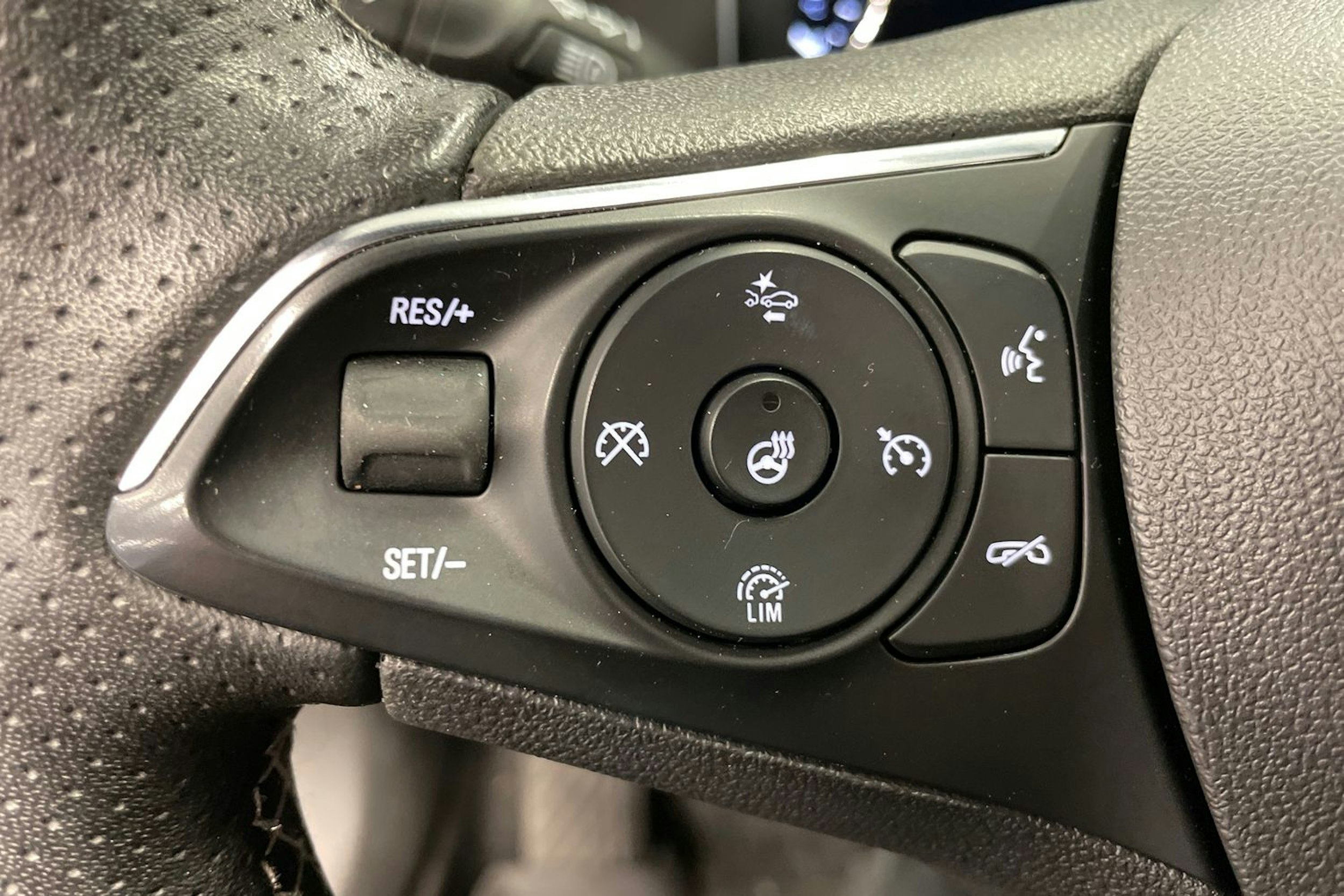 Harmaa Opel Insignia 2021 kuva 21.