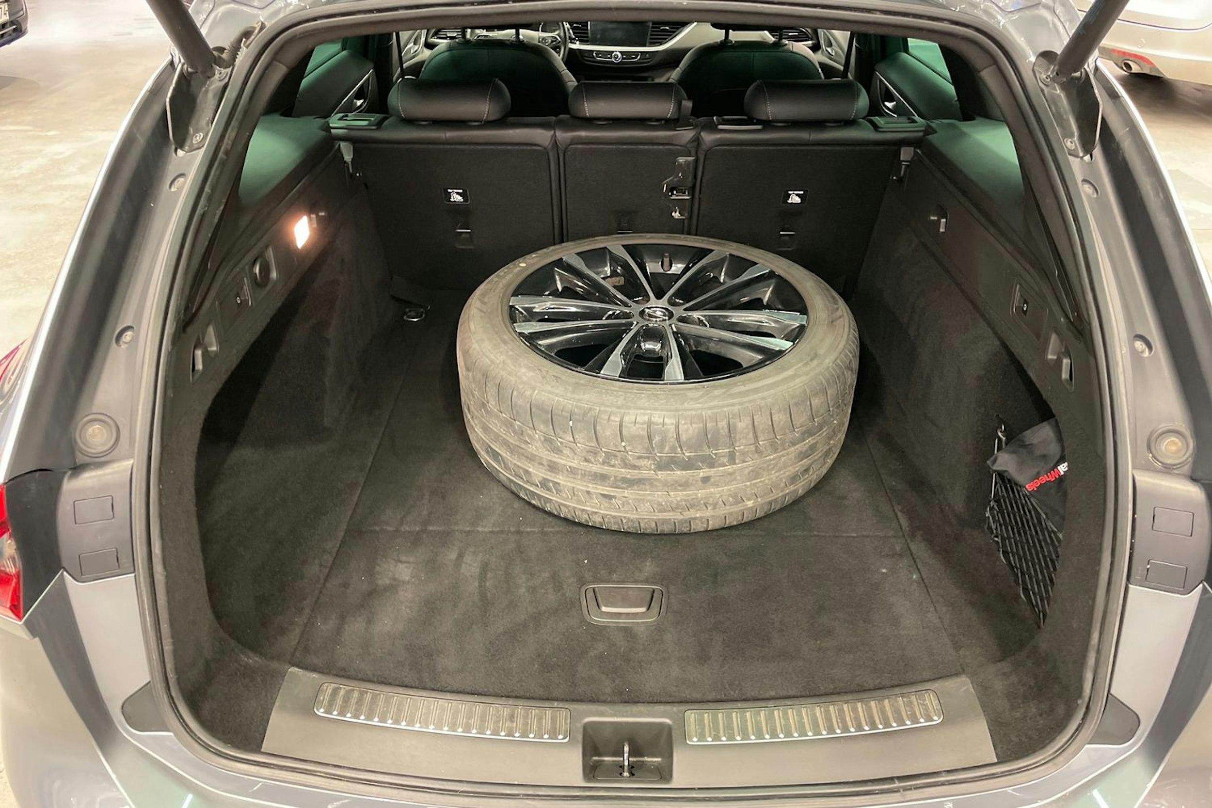 Harmaa Opel Insignia 2021 kuva 22.