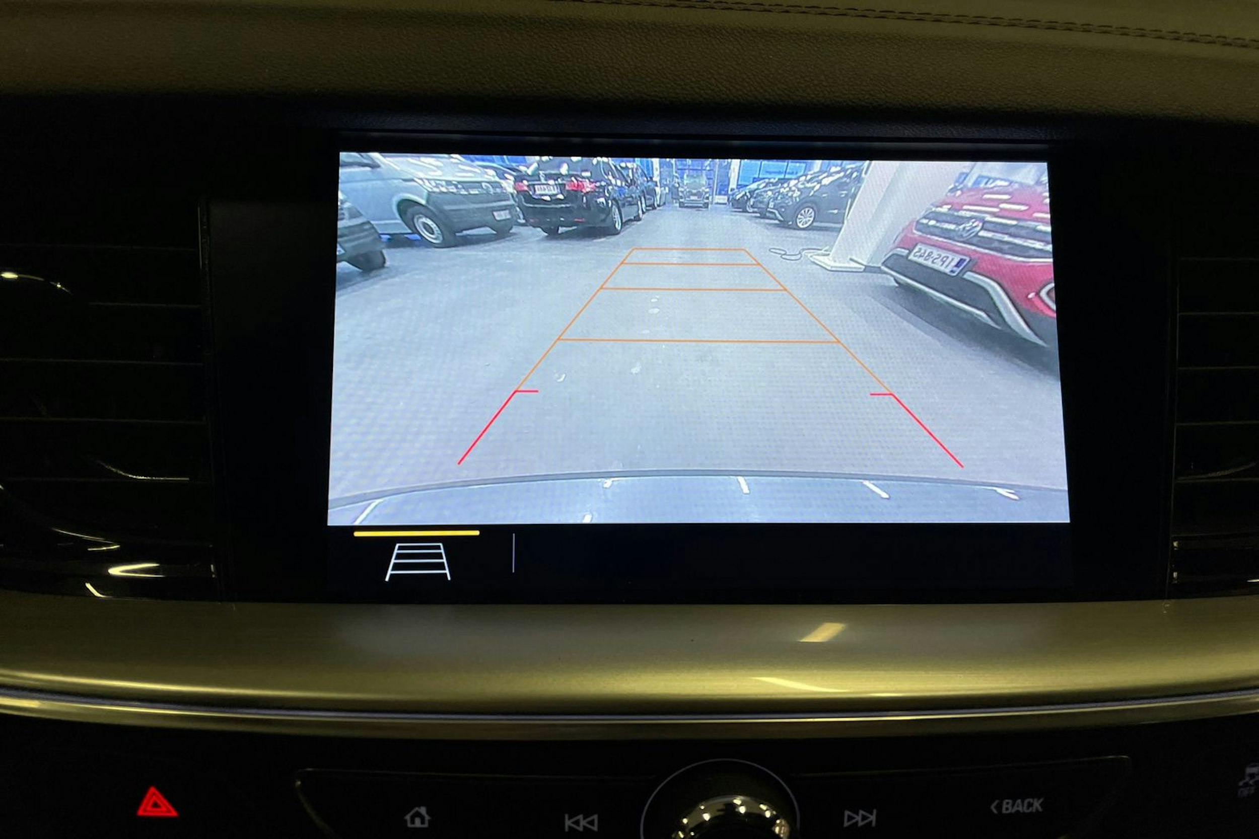 Harmaa Opel Insignia 2021 kuva 23.