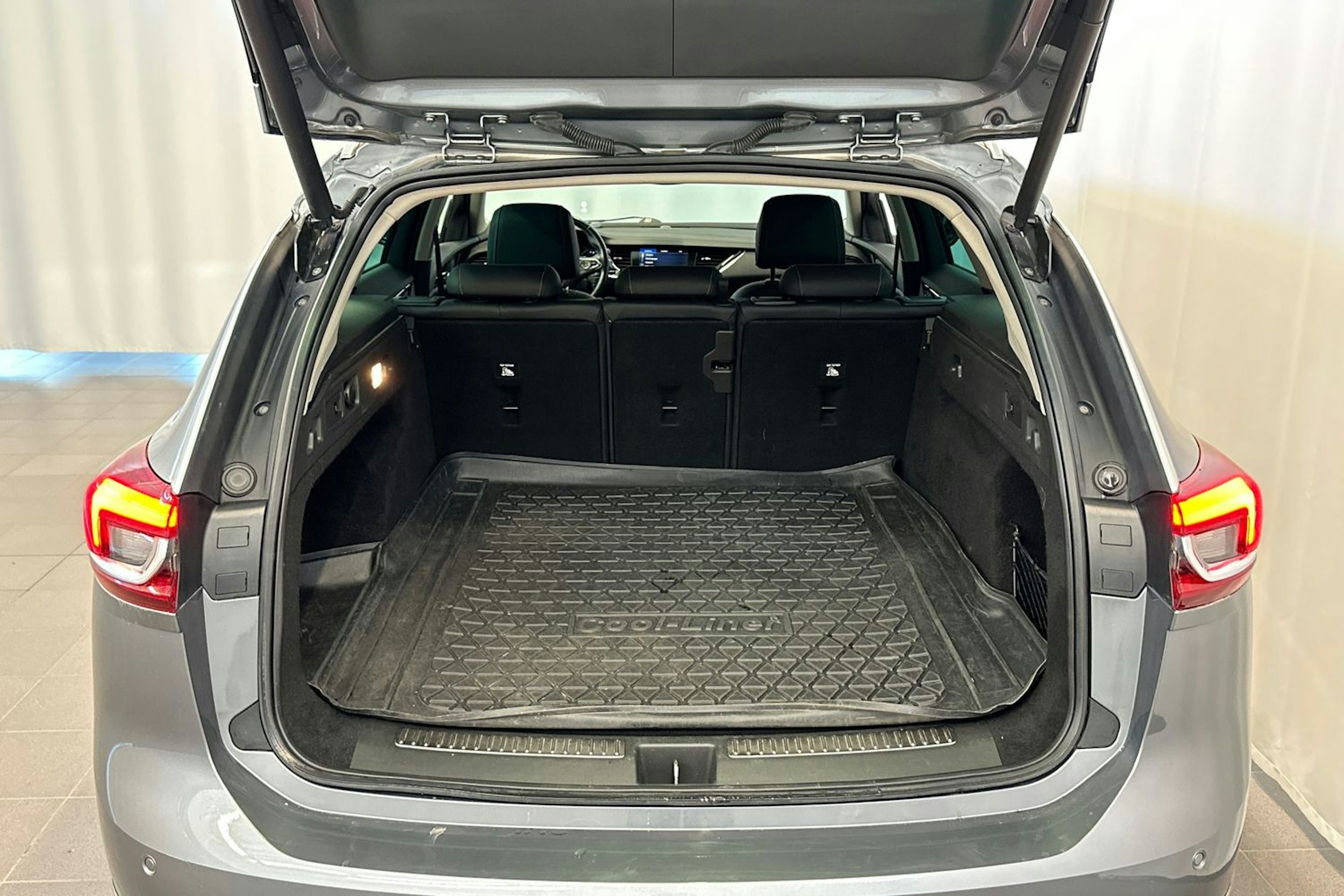 harmaa Opel Insignia 2020 kuva 16.