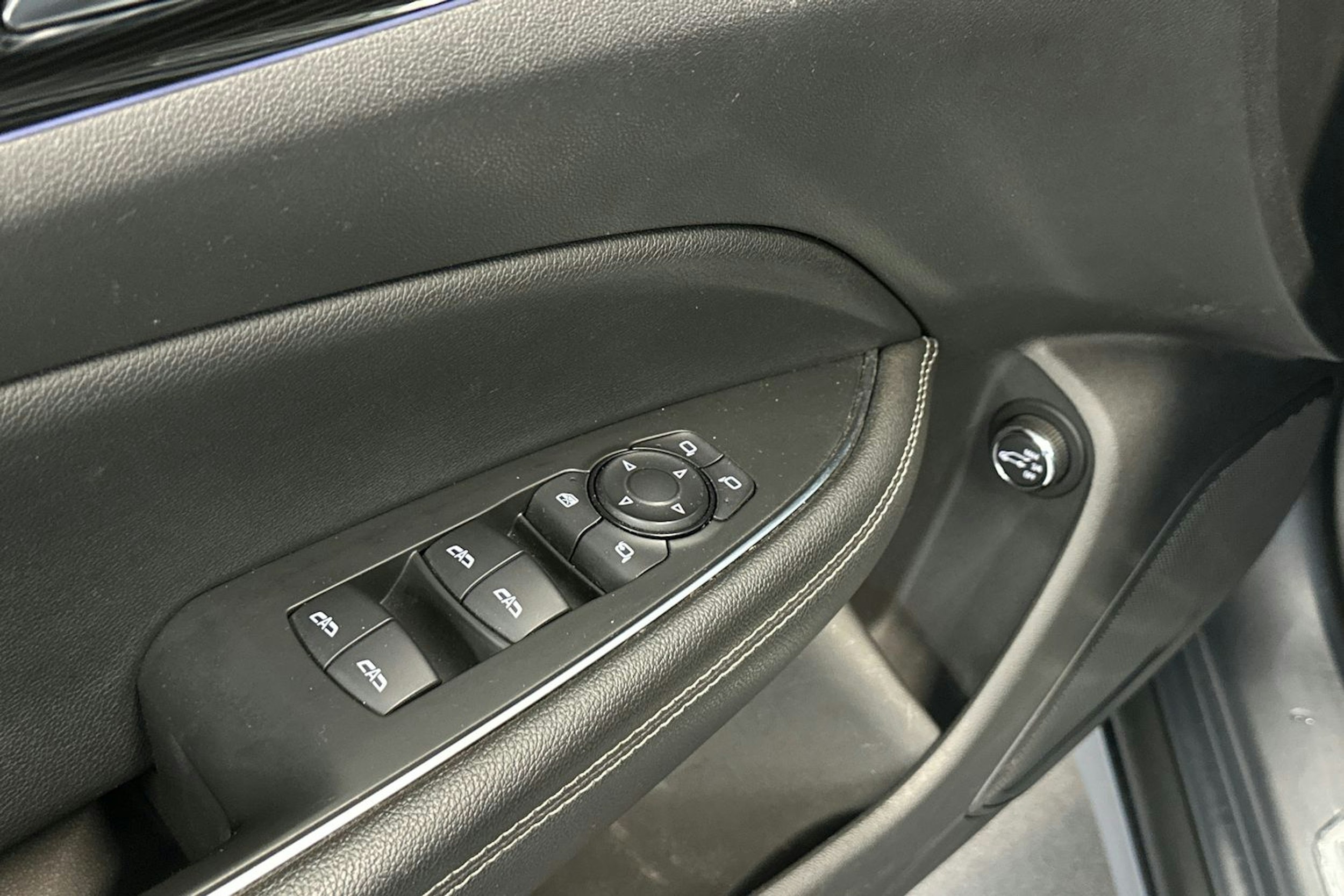 harmaa Opel Insignia 2020 kuva 18.