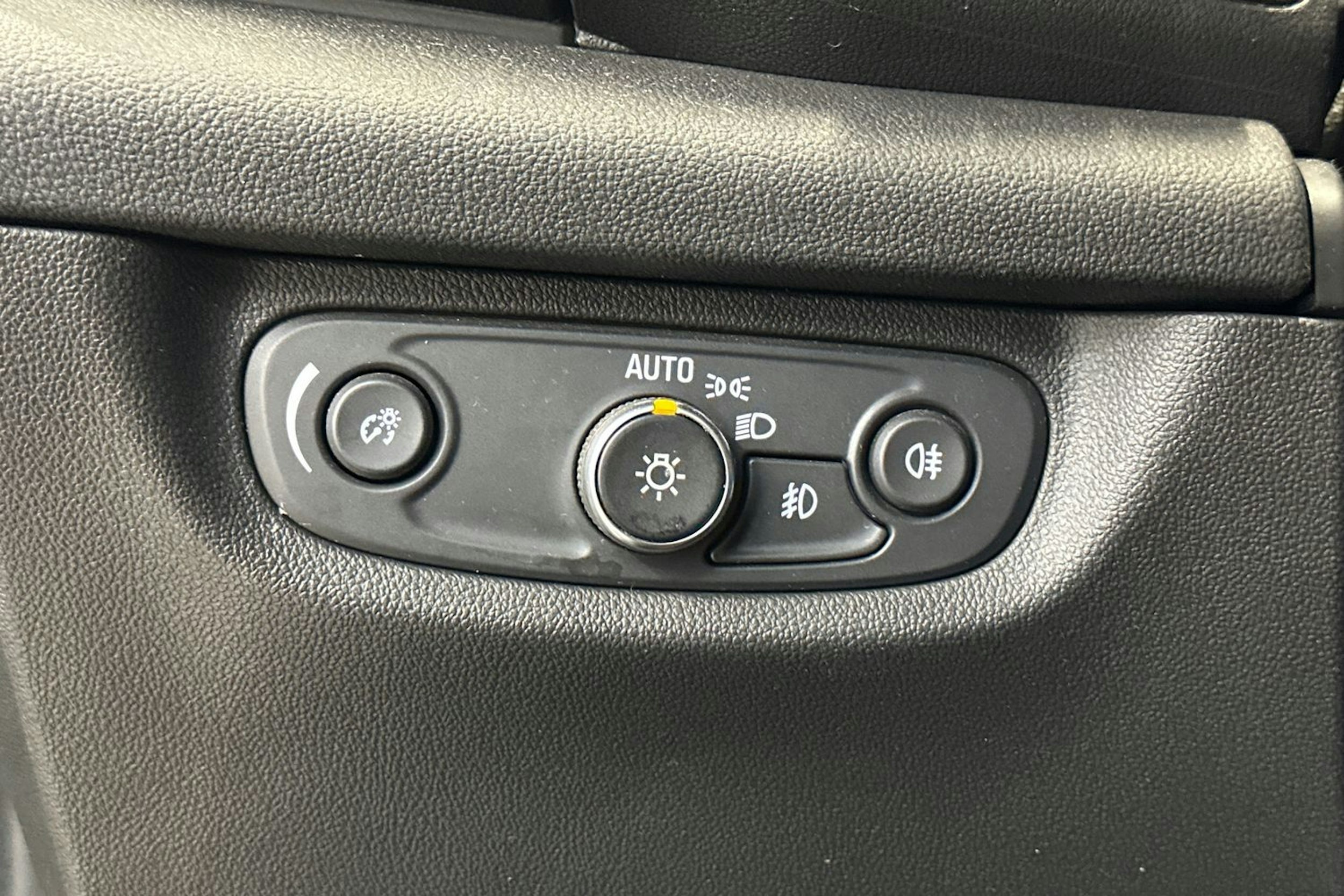 harmaa Opel Insignia 2020 kuva 20.