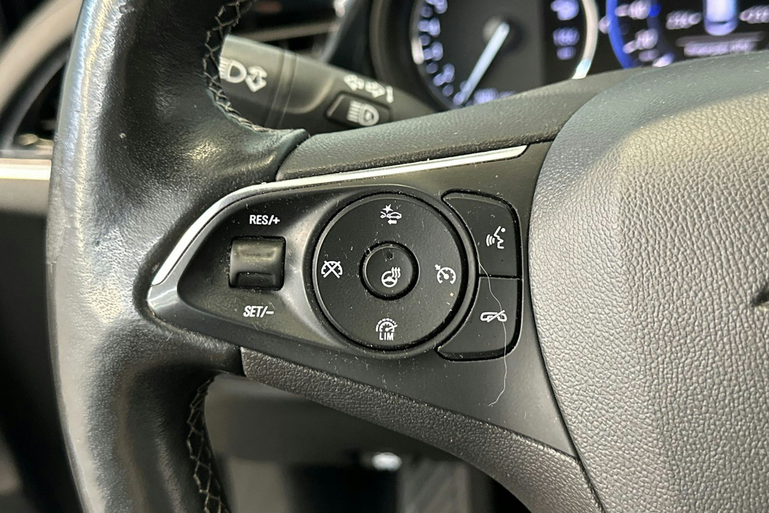 harmaa Opel Insignia 2020 kuva 22.