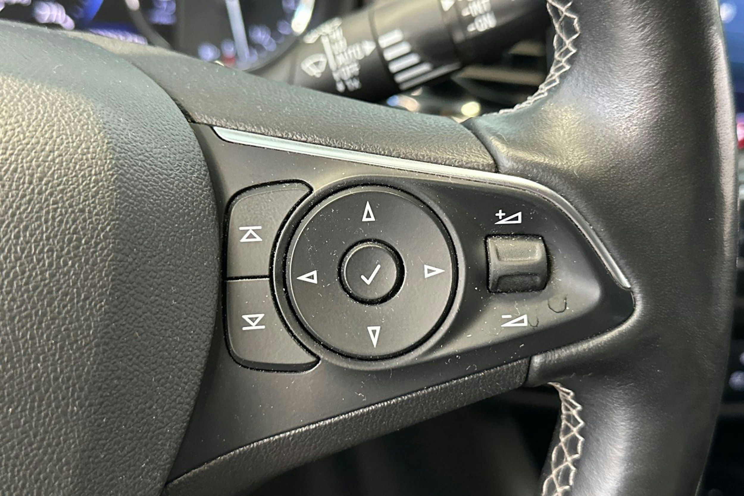 harmaa Opel Insignia 2020 kuva 23.