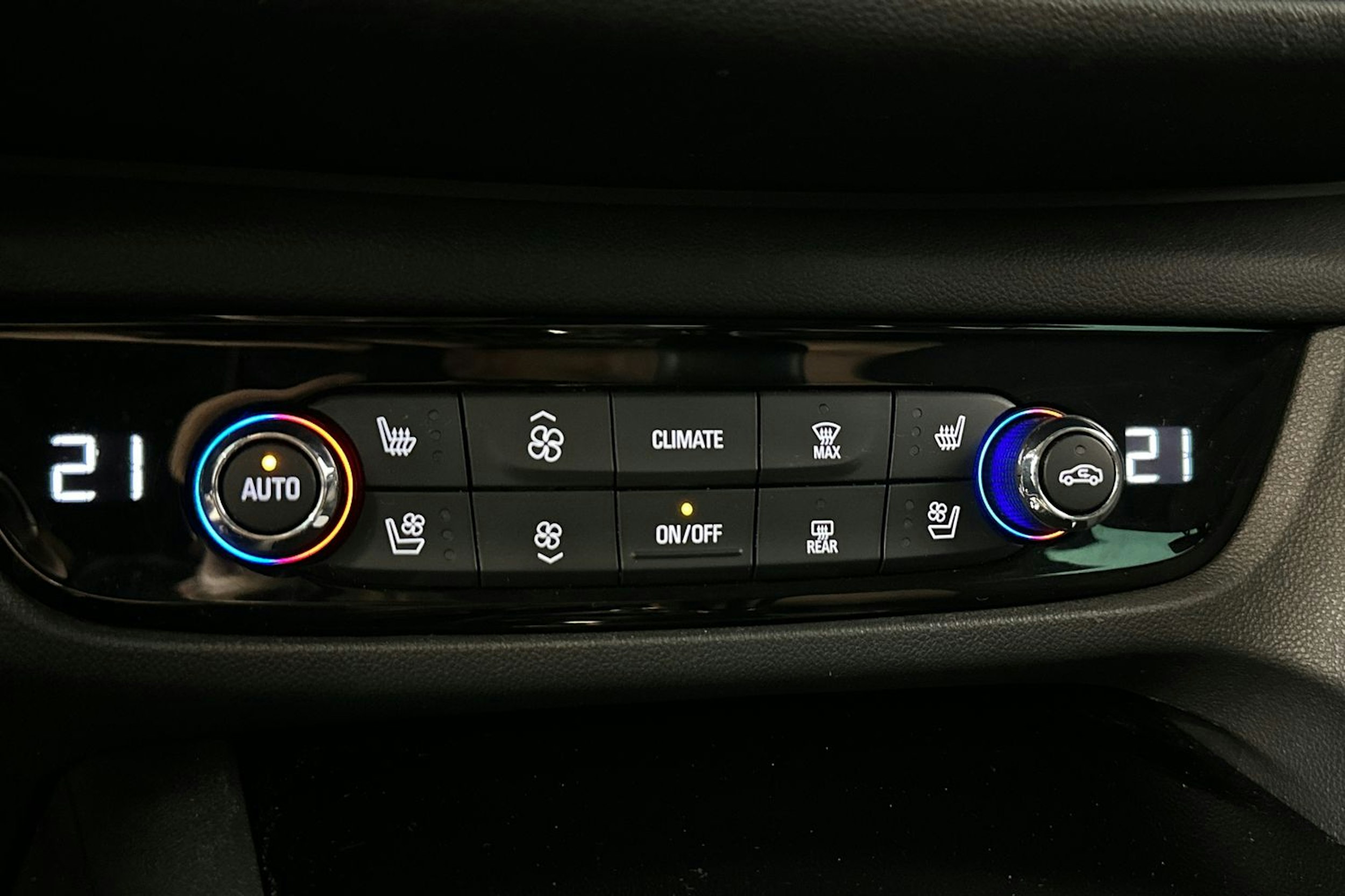 harmaa Opel Insignia 2020 kuva 26.