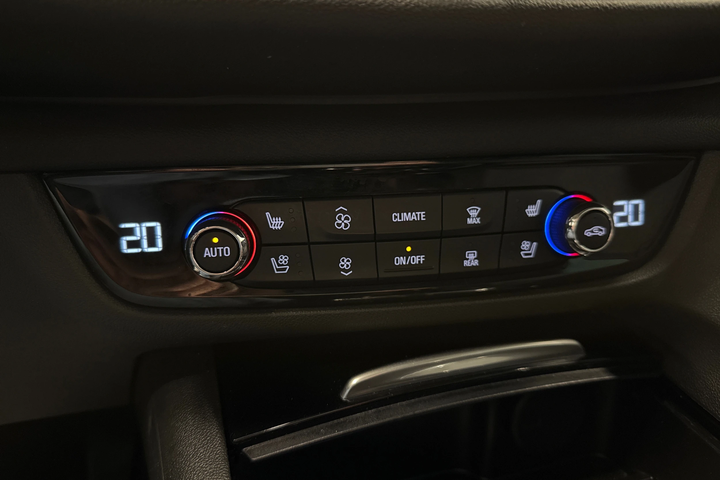 harmaa Opel Insignia 2020 kuva 27.