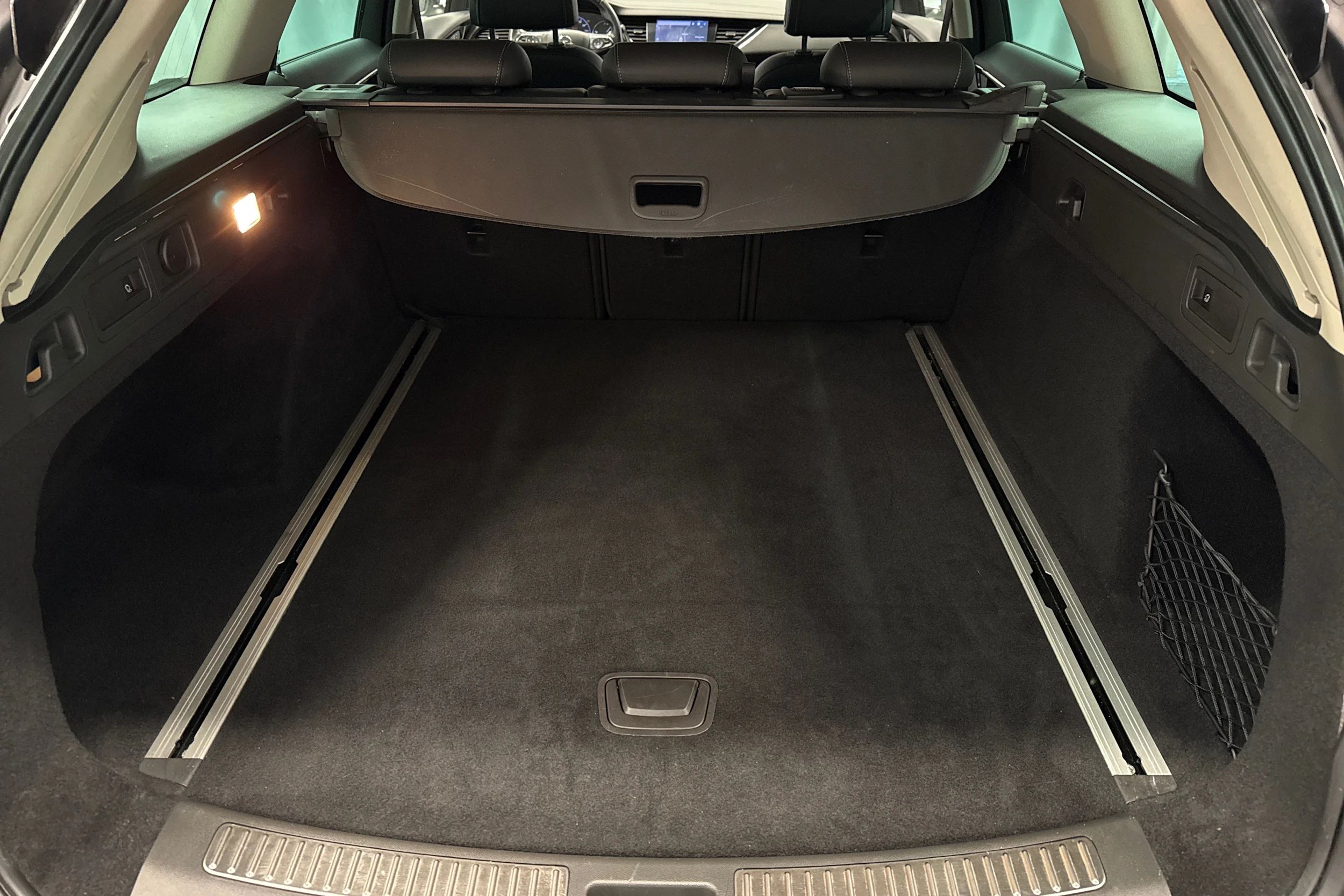 harmaa Opel Insignia 2020 kuva 30.