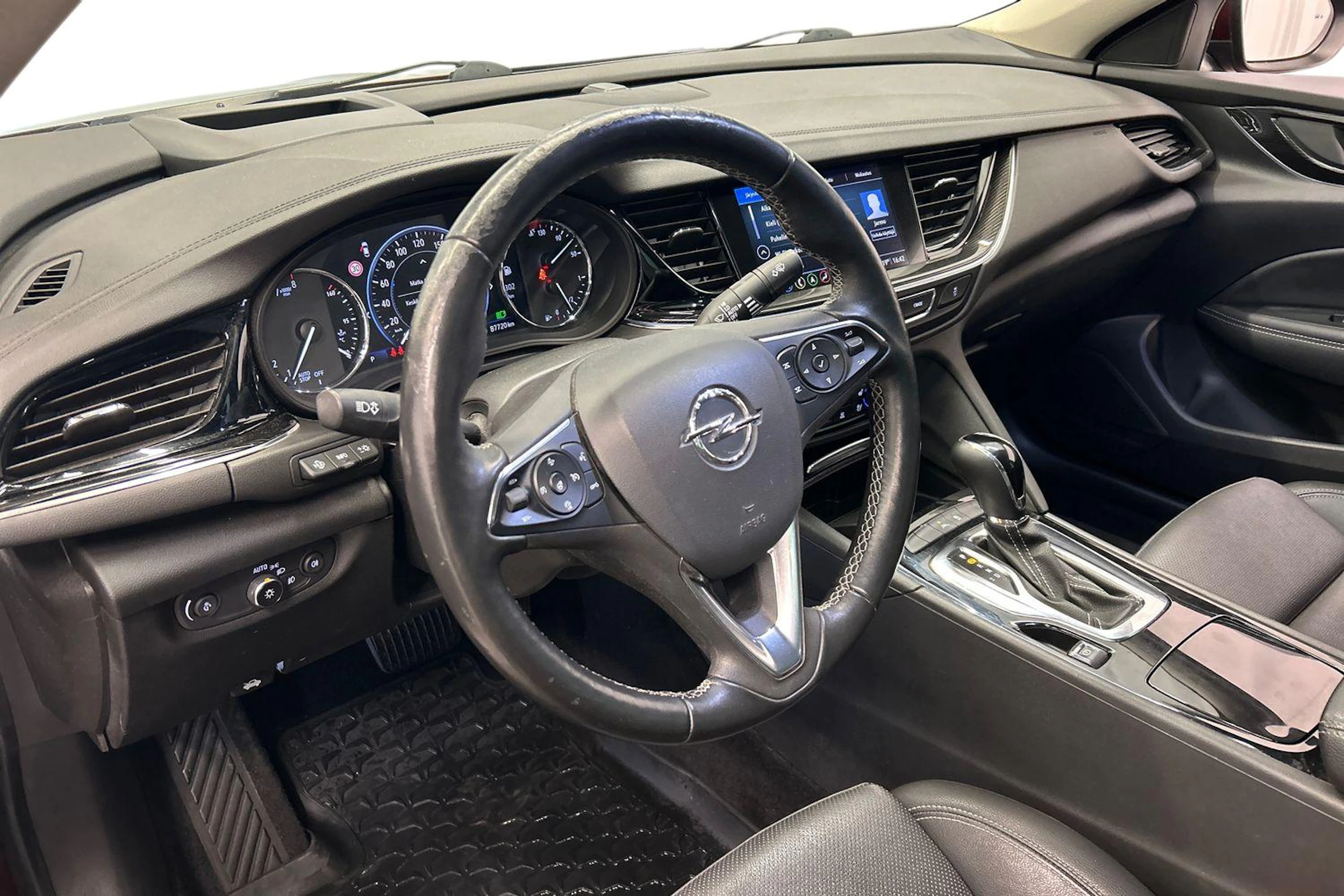 punainen Opel Insignia 2020 kuva 8.