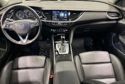 punainen Opel Insignia 2020 kuva 9.