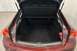punainen Opel Insignia 2020 kuva 17.