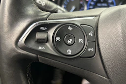 punainen Opel Insignia 2020 kuva 21.