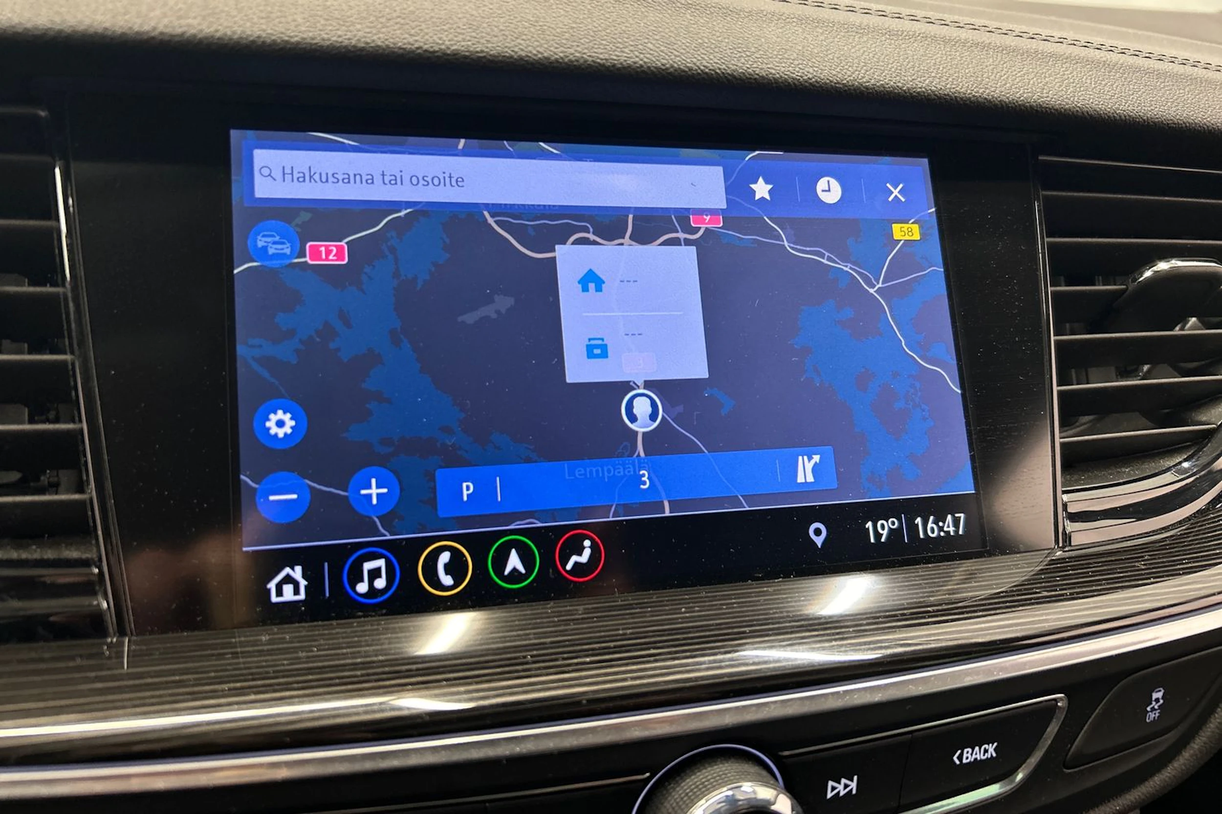 punainen Opel Insignia 2020 kuva 24.