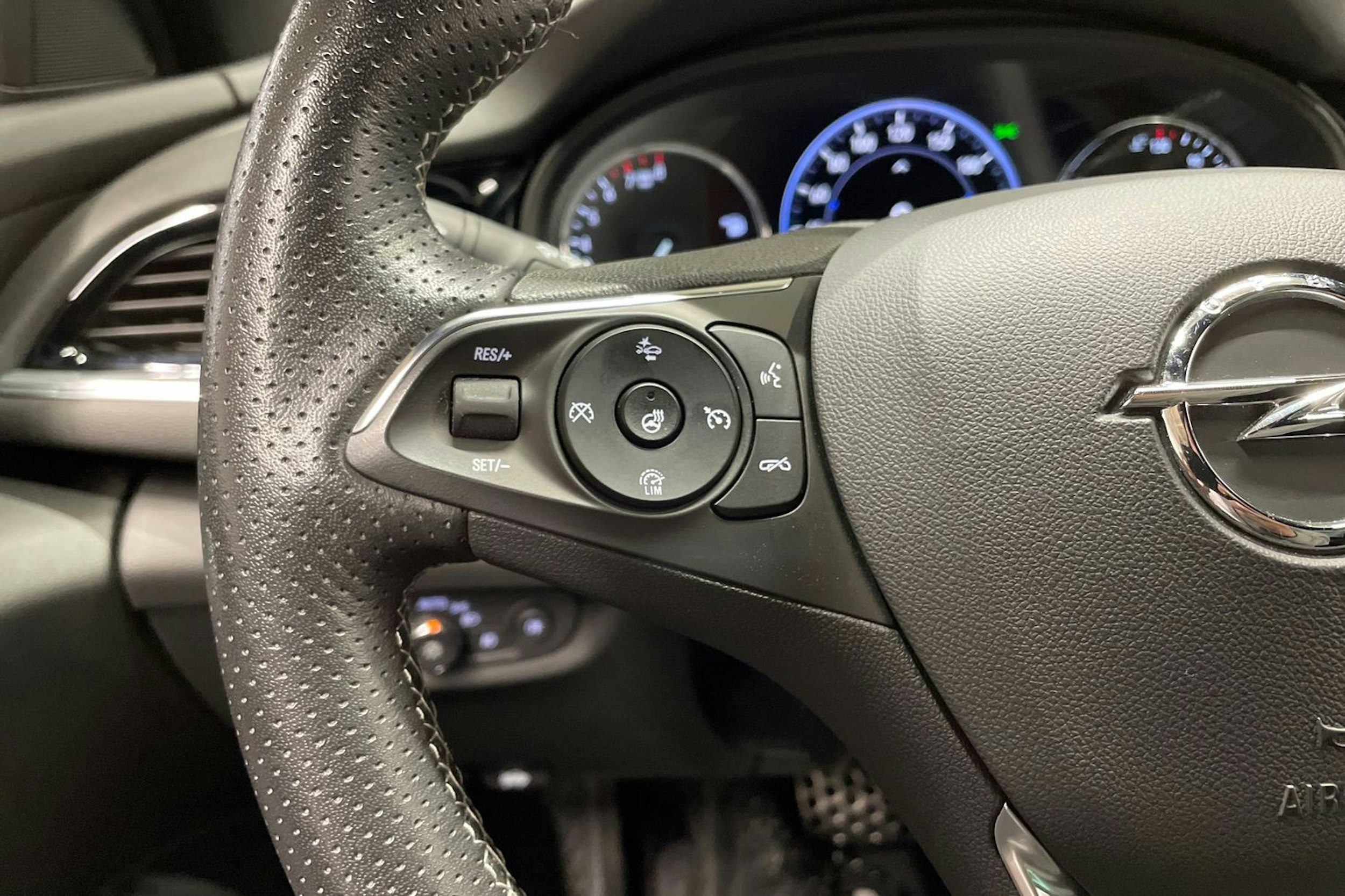 met. musta Opel Insignia 2021 kuva 24.