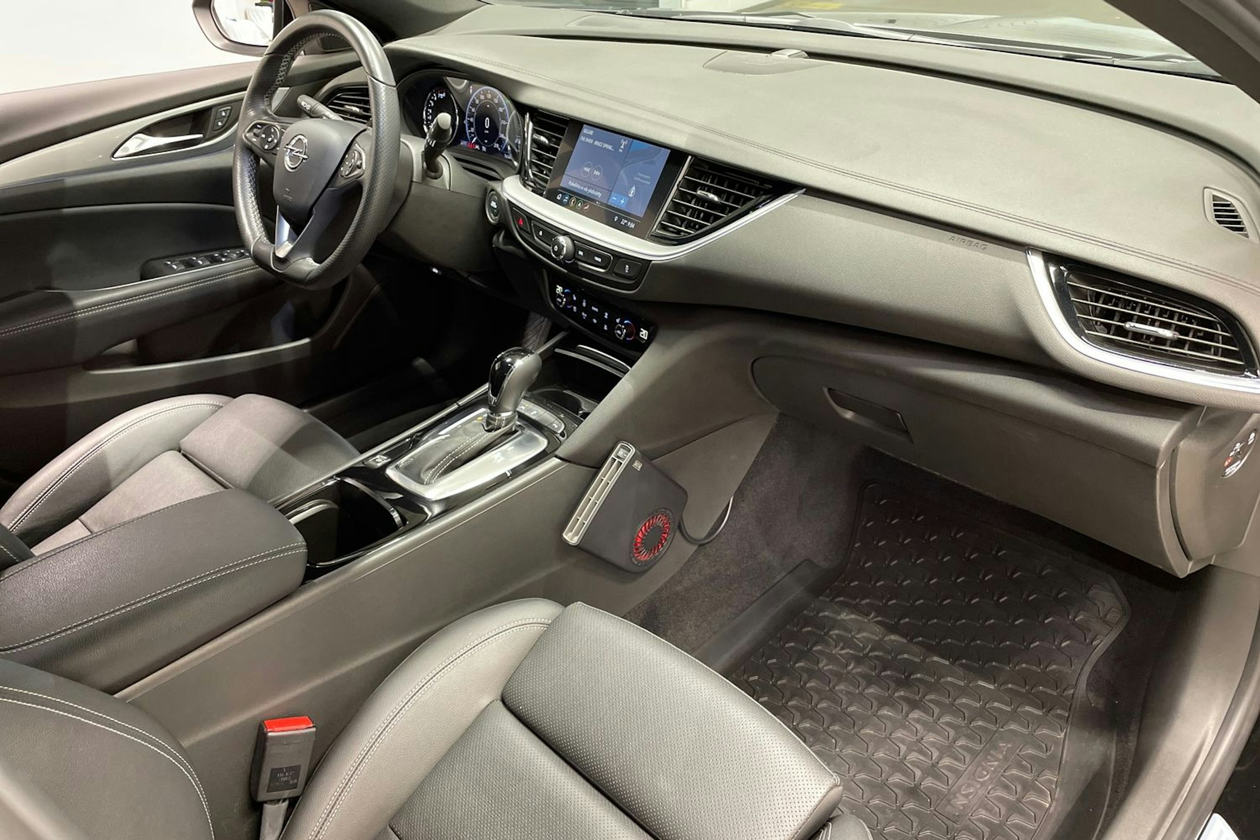 met. musta Opel Insignia 2021 kuva 31.