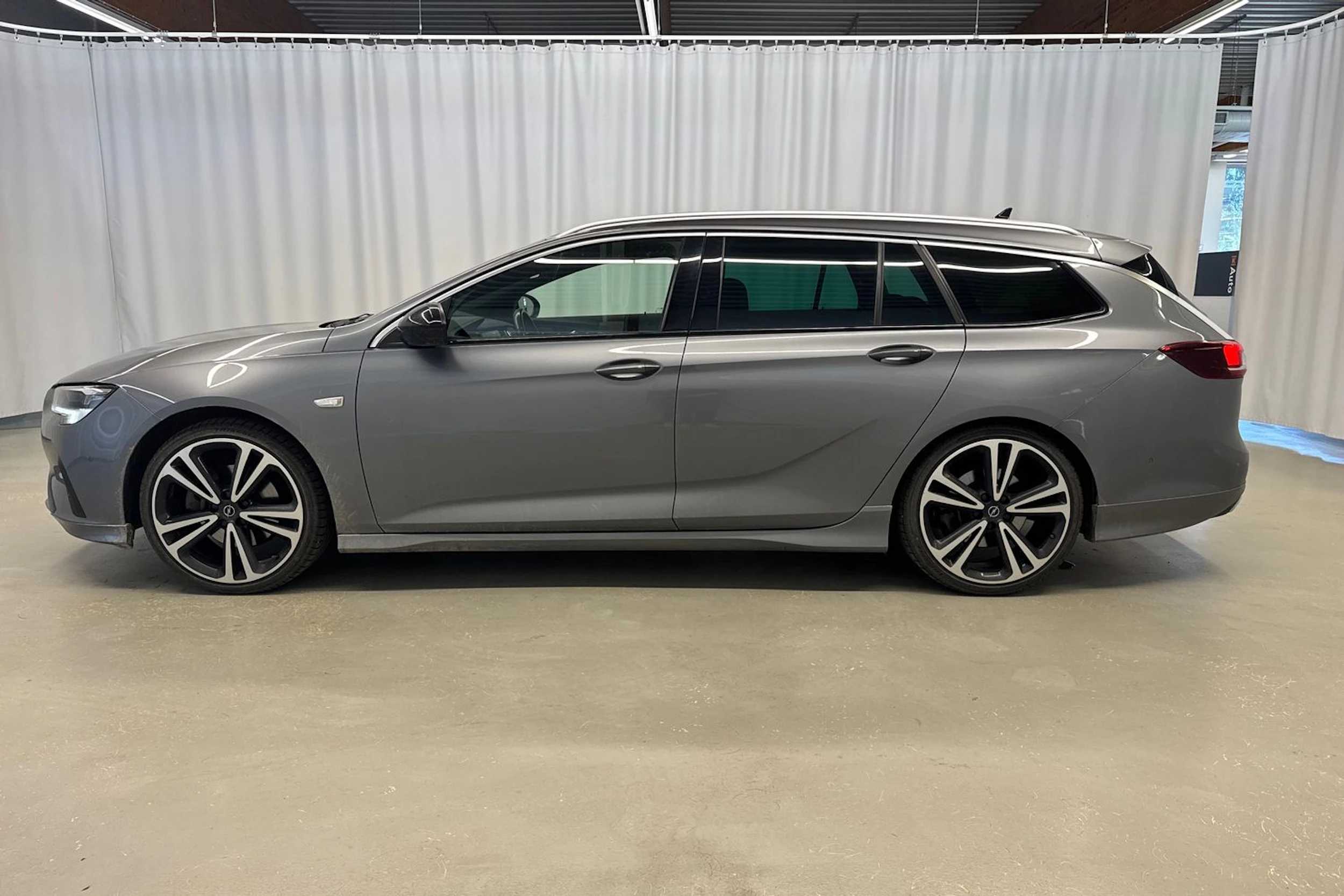 harmaa Opel Insignia 2021 kuva 4.