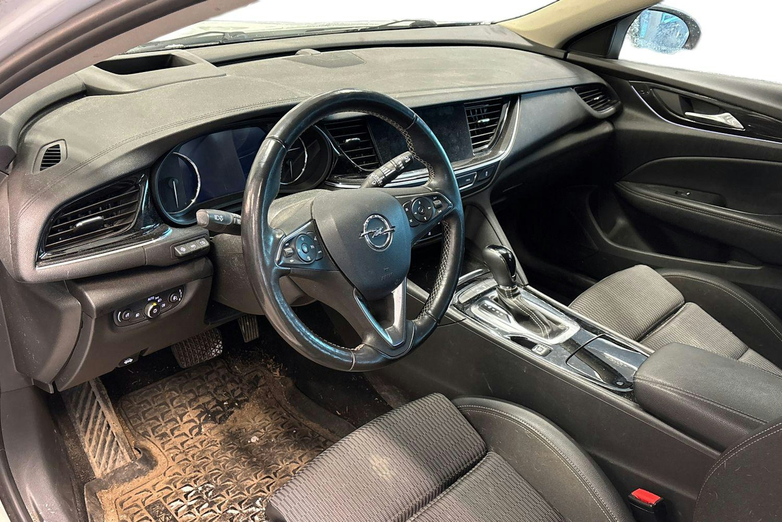 valkoinen Opel Insignia 2021 kuva 3.