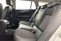 valkoinen Opel Insignia 2021 kuva 10.