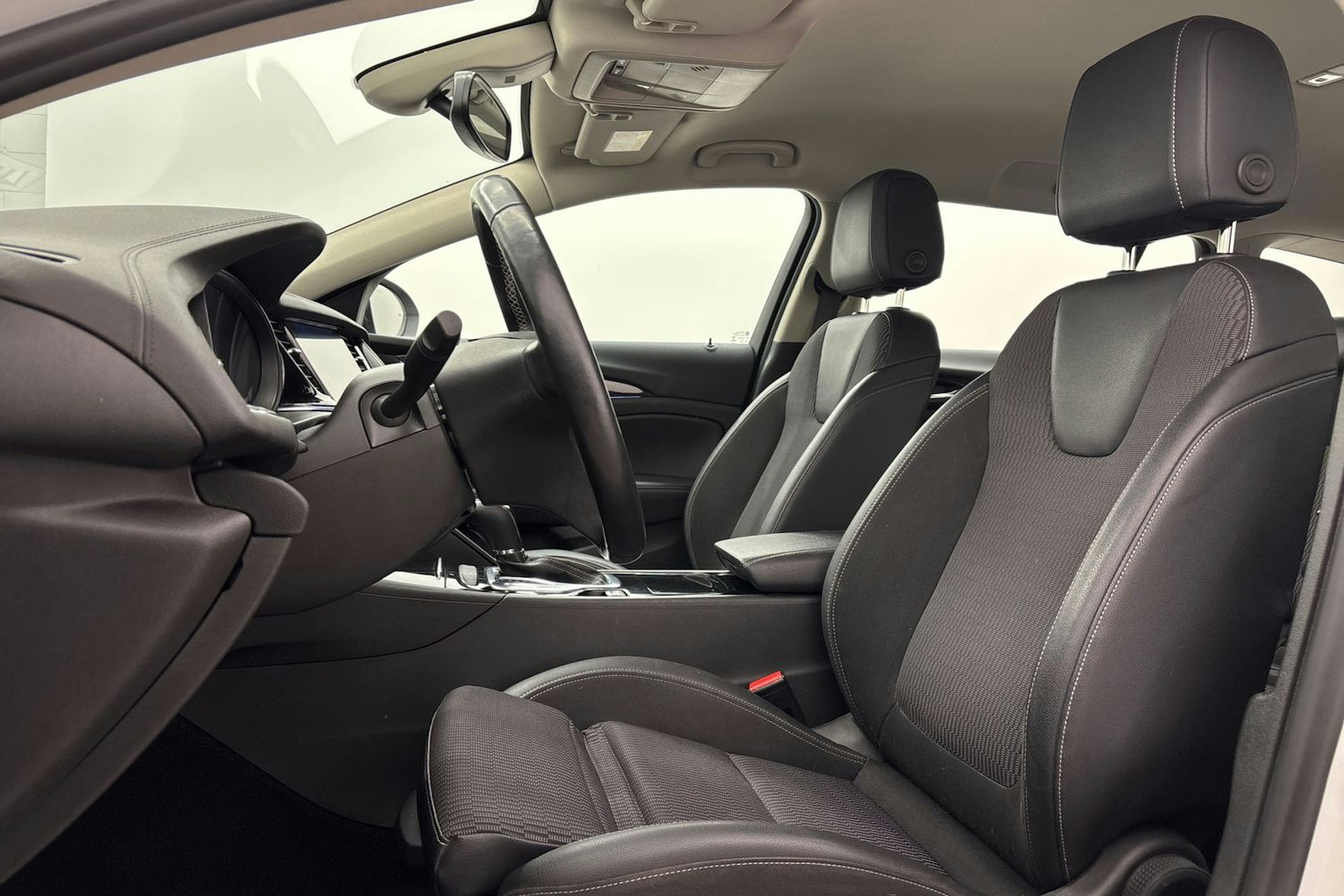 valkoinen Opel Insignia 2021 kuva 14.